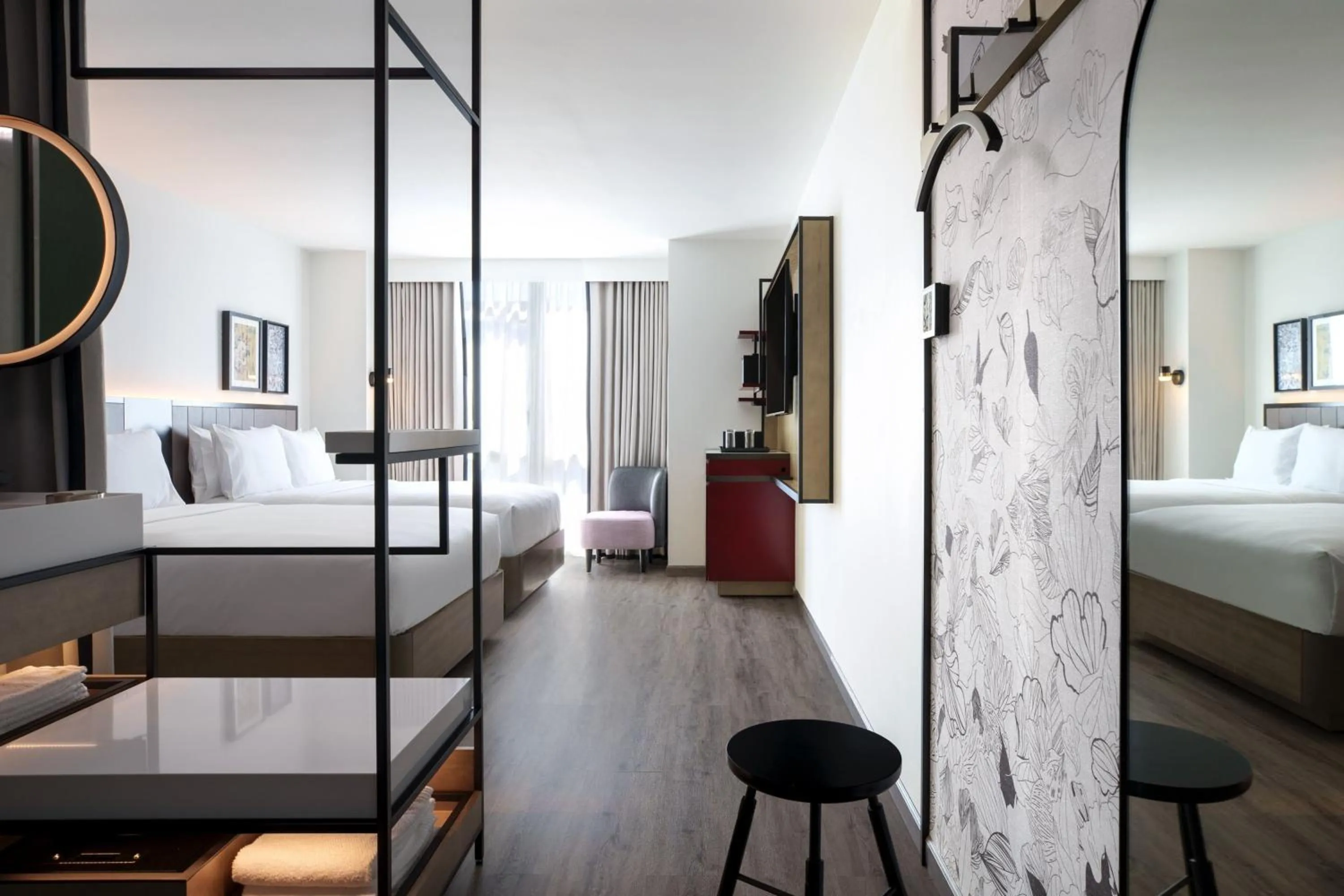 Photo of the whole room, Bed in Renaissance New York Flushing Hotel at Tangram