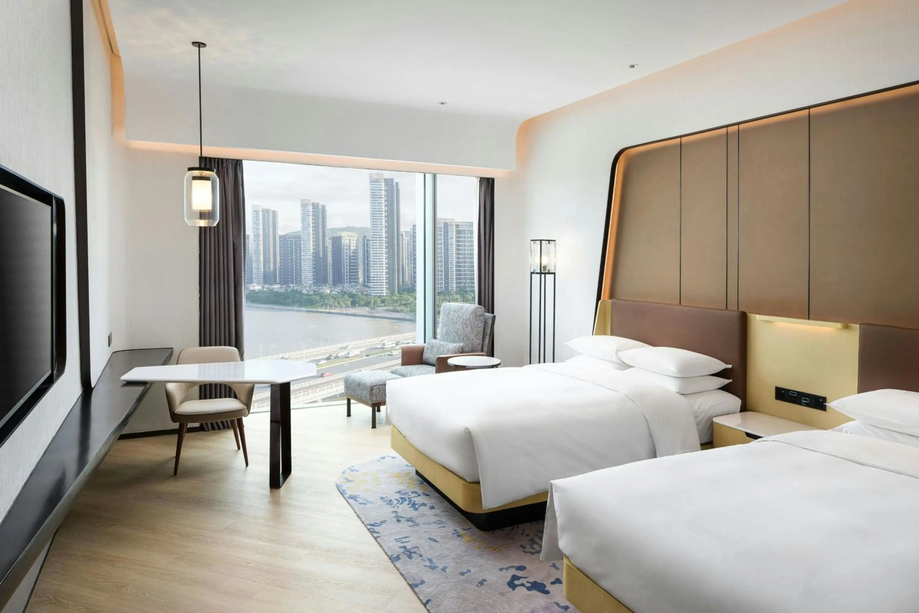 Photo of the whole room, Bed in Renaissance Zhuhai Hotel
