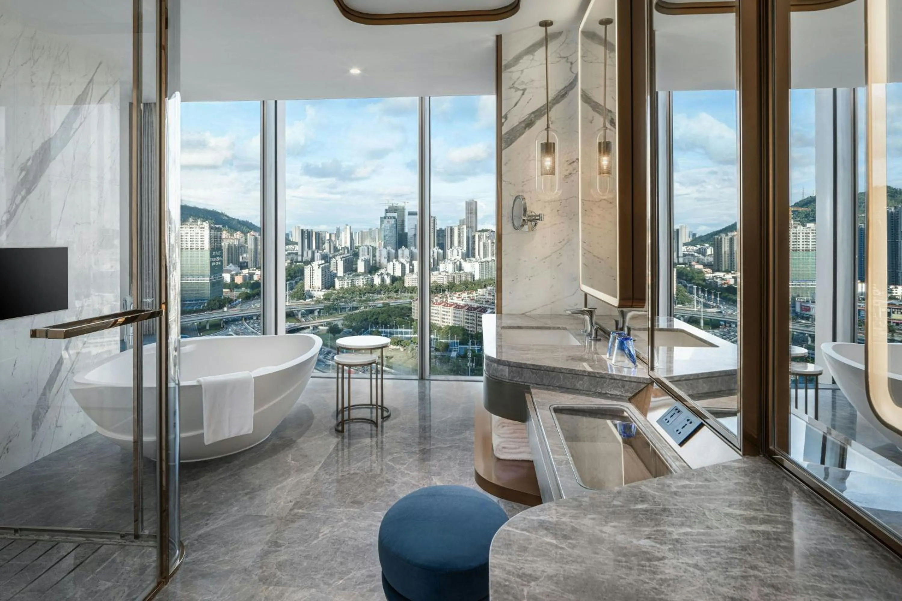 Bathroom in Renaissance Zhuhai Hotel