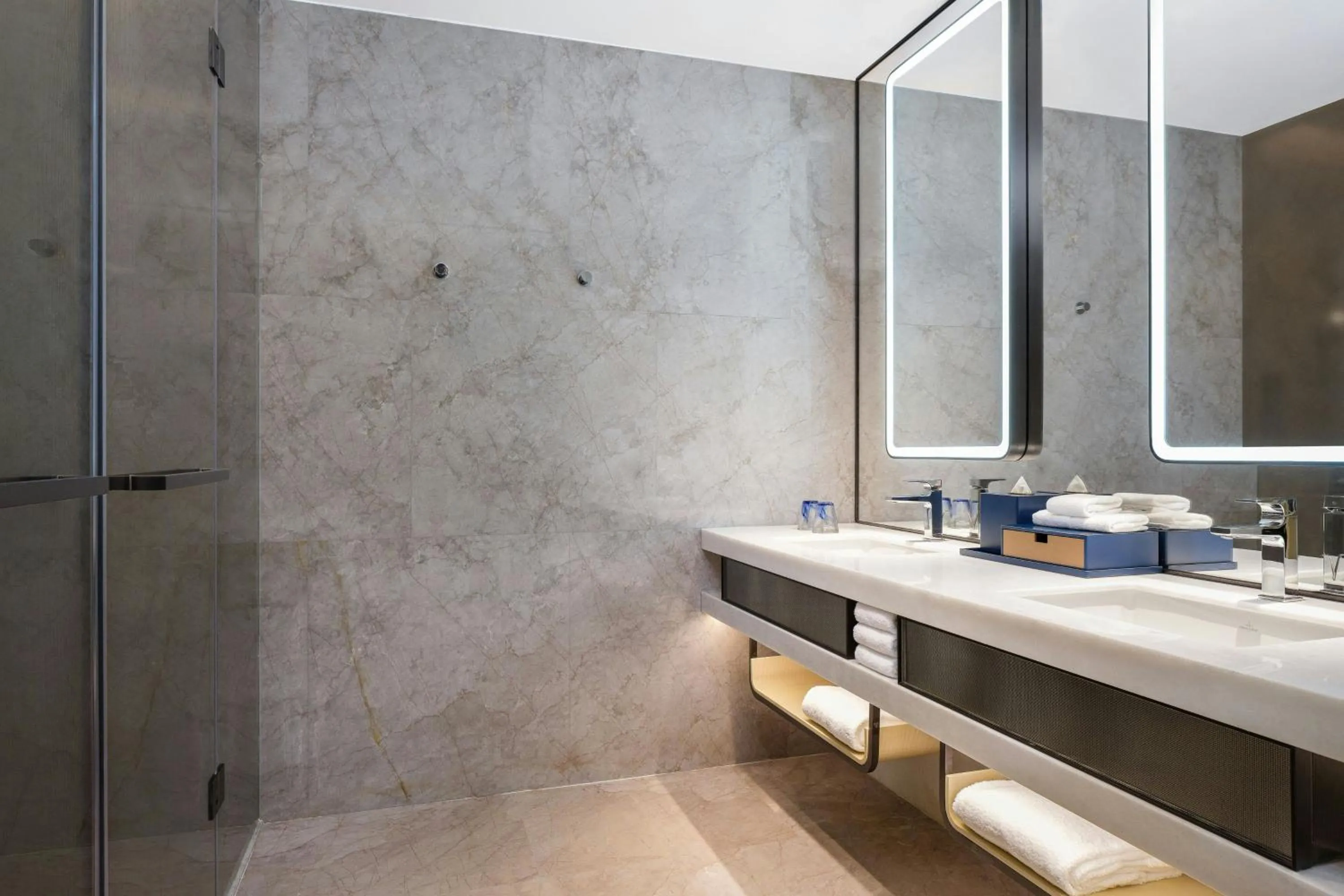 Photo of the whole room in Renaissance Zhuhai Hotel