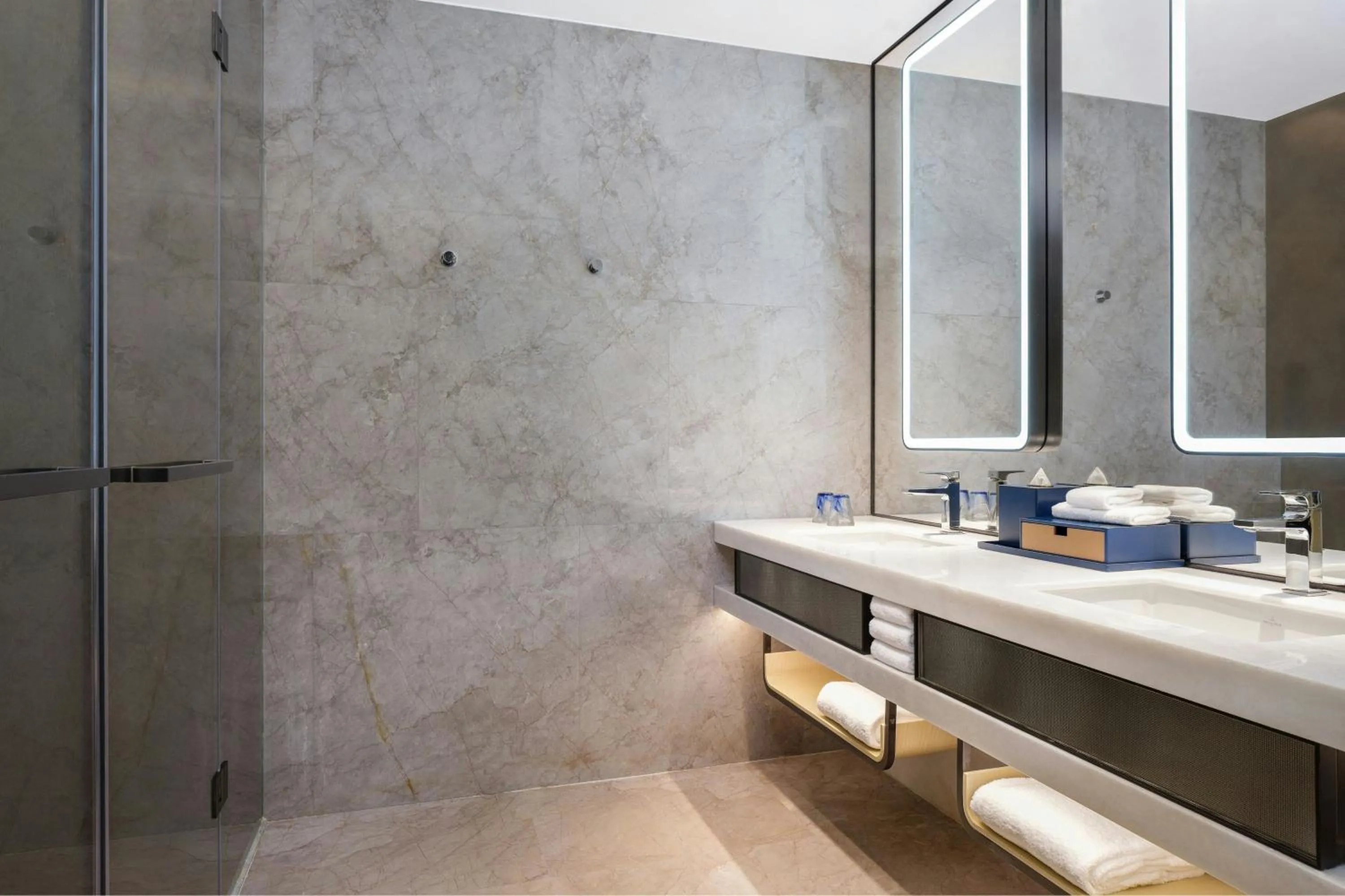 Photo of the whole room in Renaissance Zhuhai Hotel