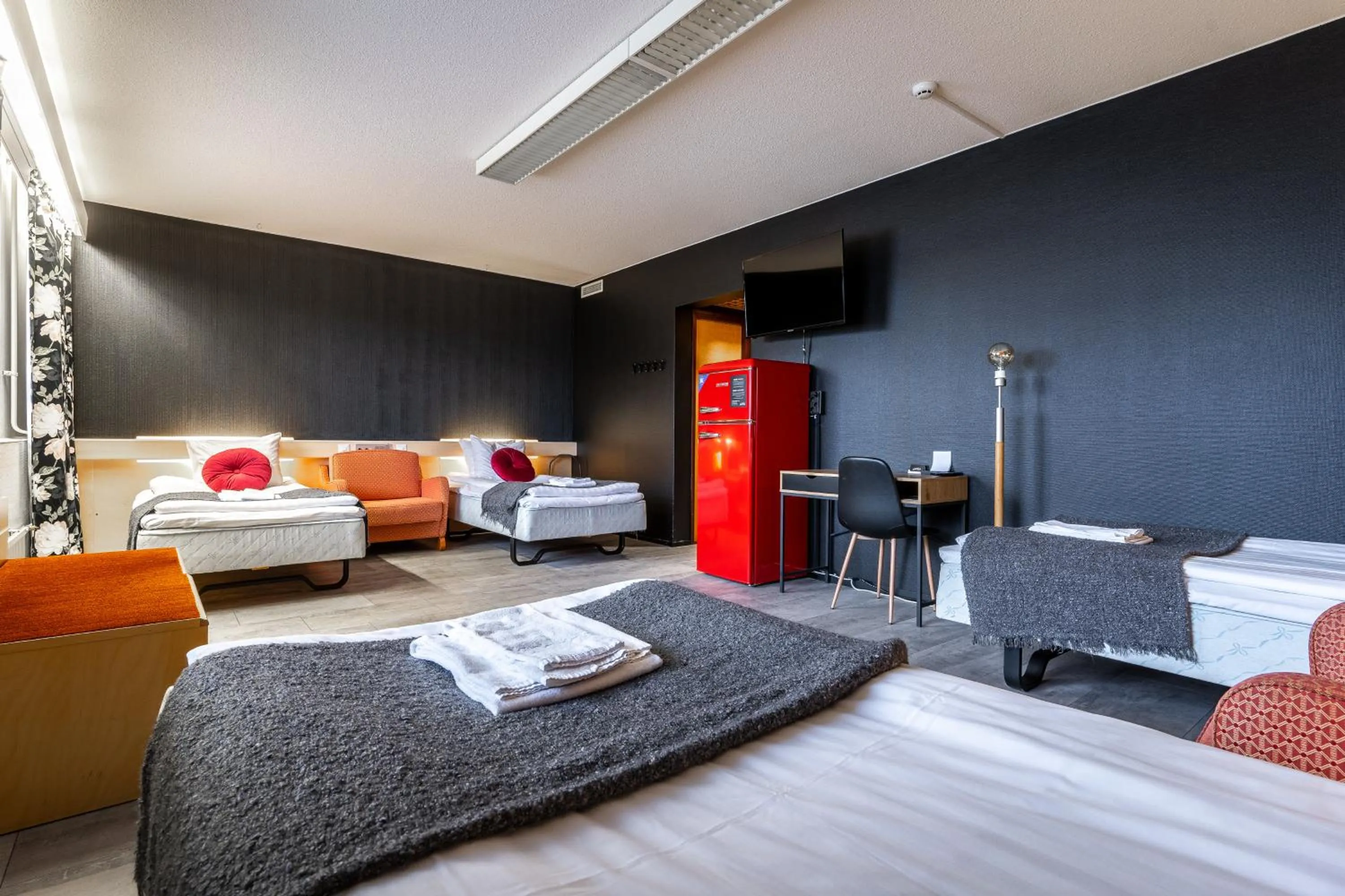 Photo of the whole room, Bed in Hotelli Jämsä