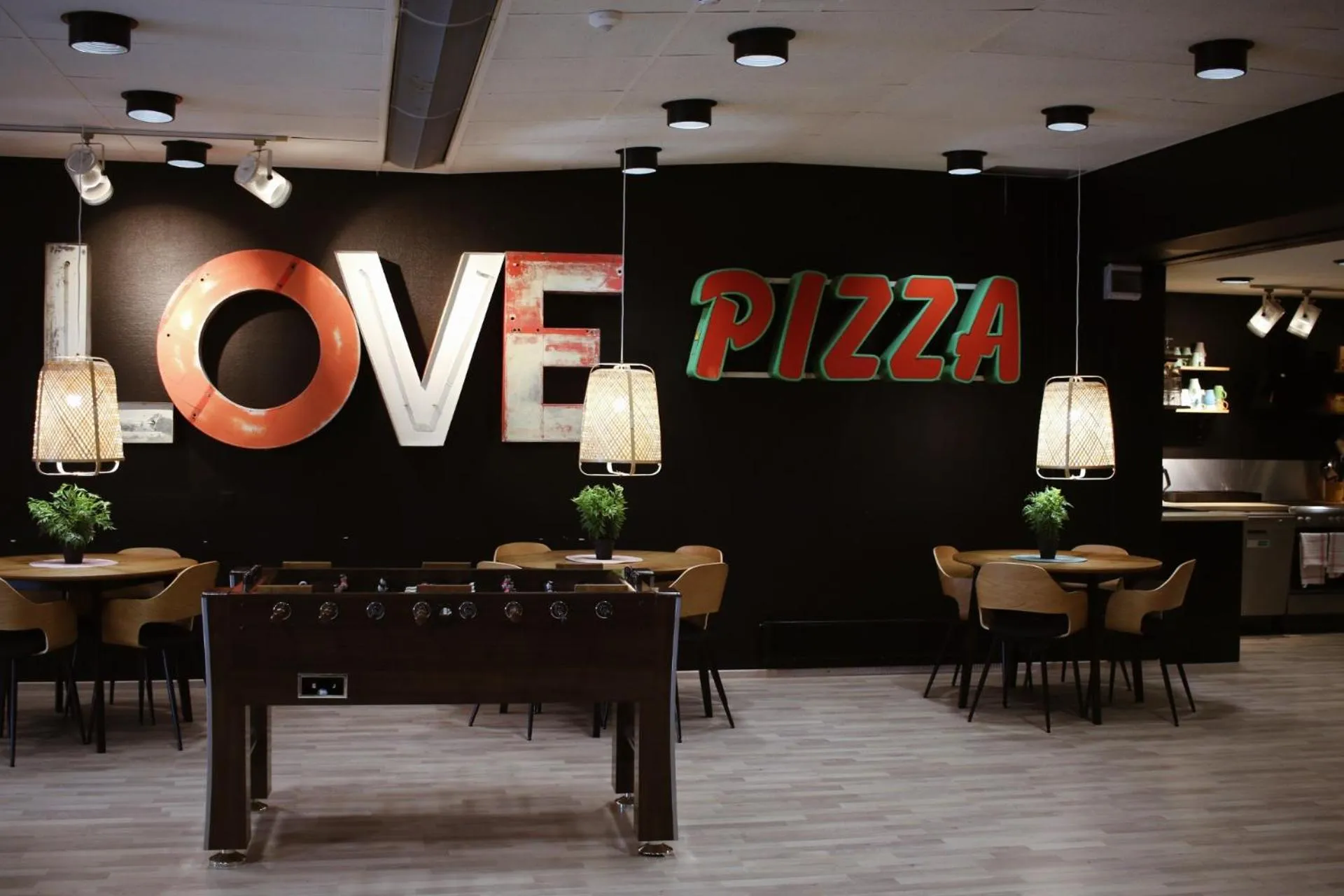 Communal lounge/ TV room in Hotelli Jämsä