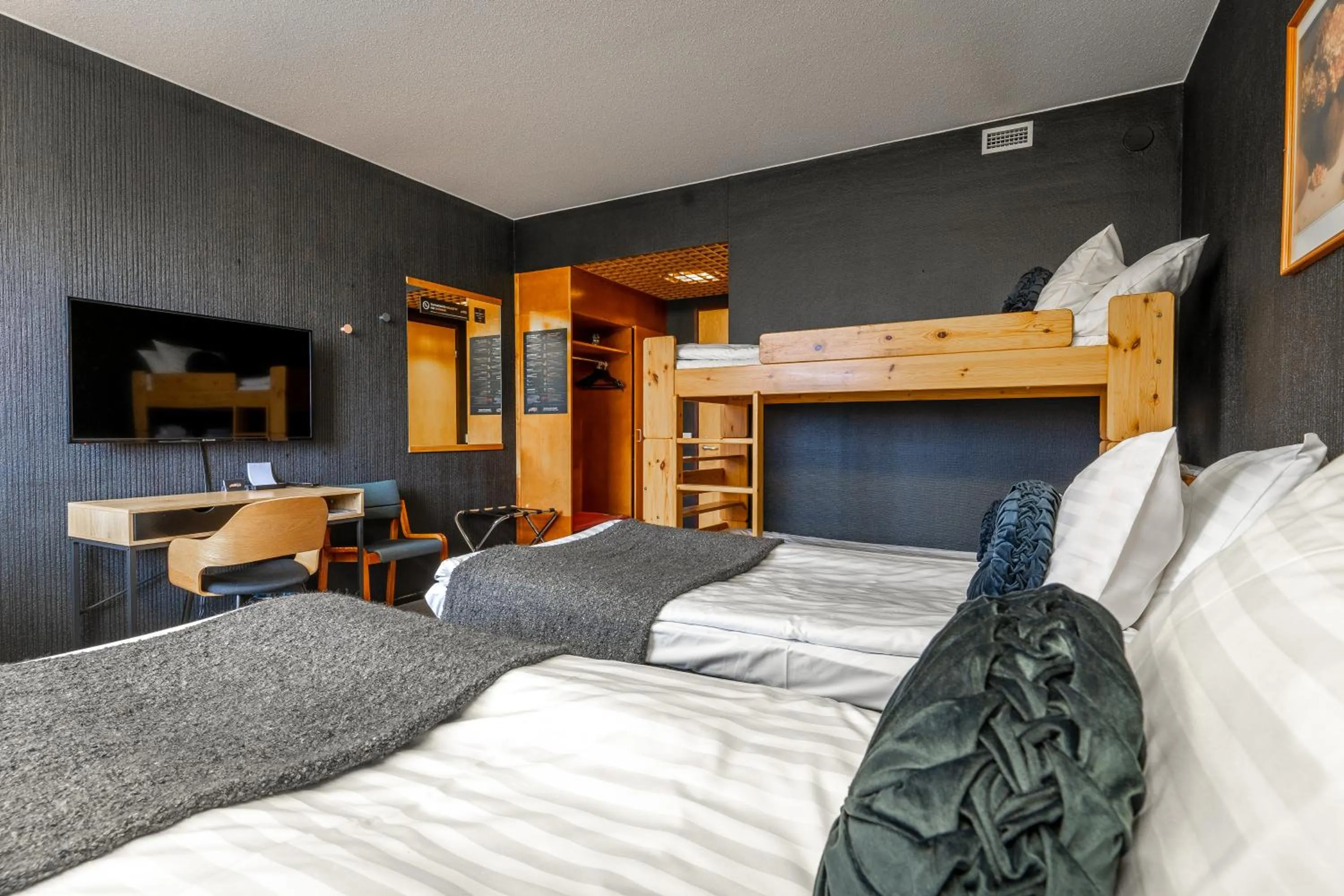 Photo of the whole room, Bed in Hotelli Jämsä