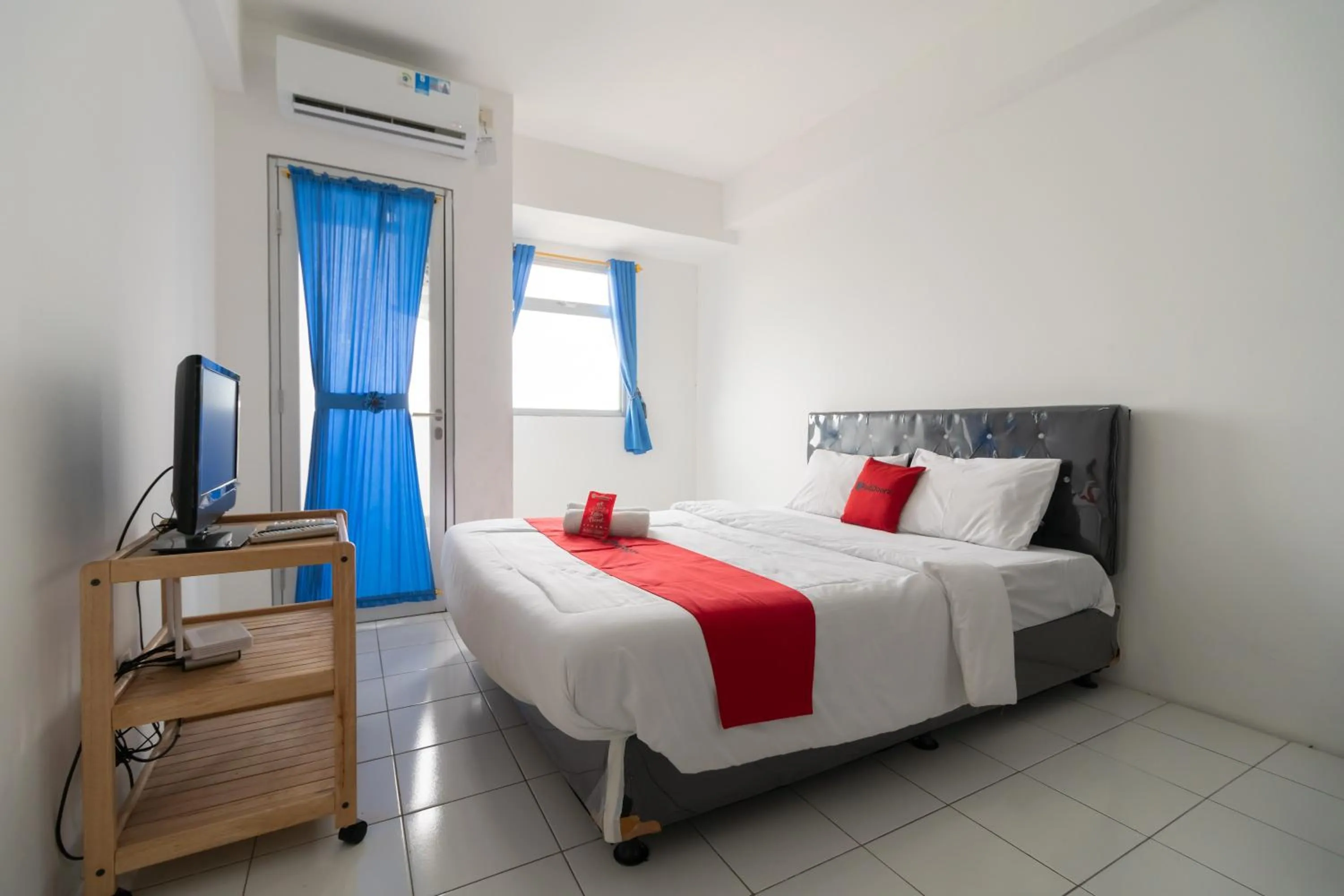 Bed in RedLiving Apartemen Gunung Putri - SIROOMS