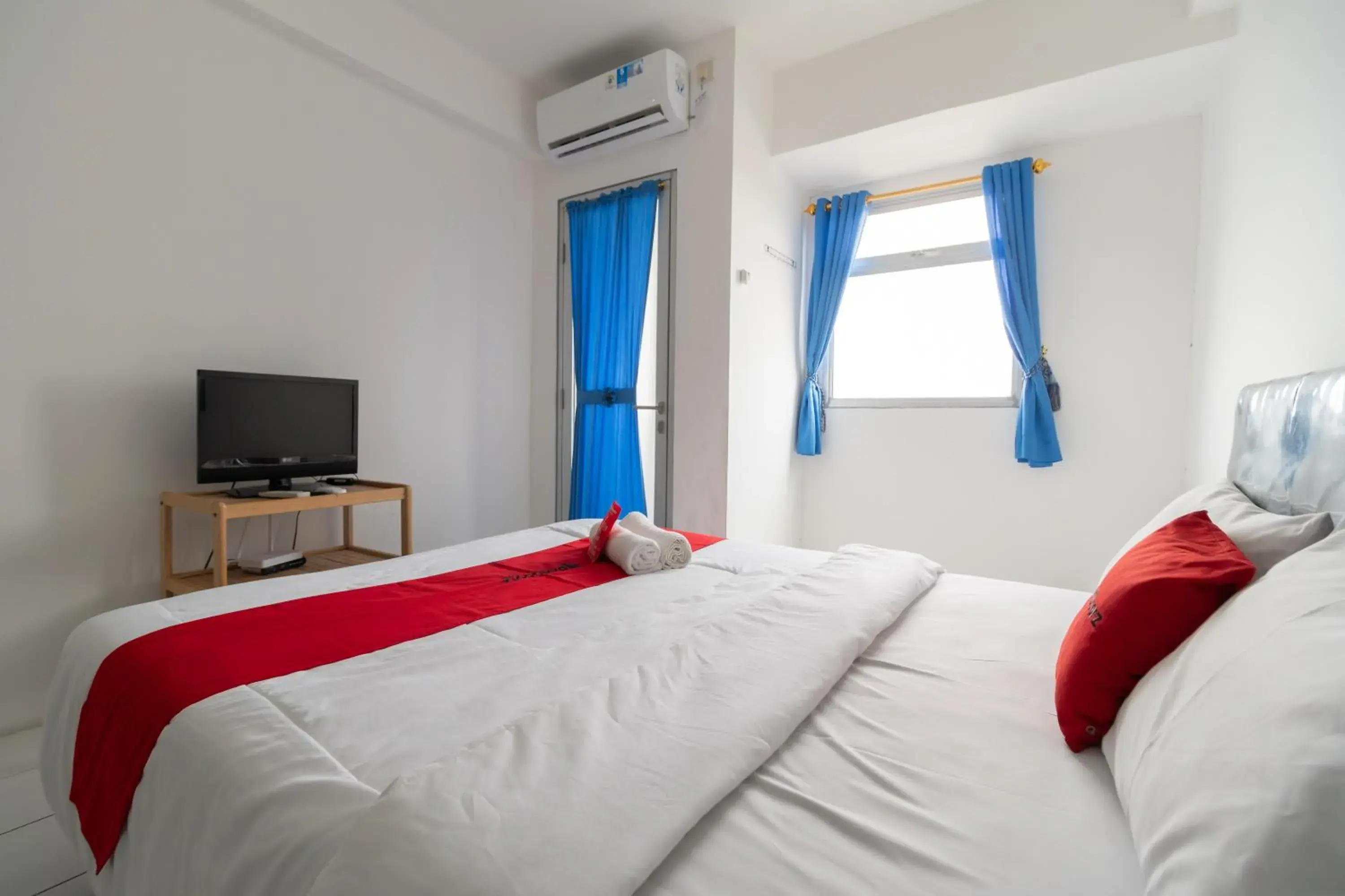 Standard Double Room in RedLiving Apartemen Gunung Putri - SIROOMS Standard Double Room in RedLiving Apartemen Gunung Putri - SIROOMS