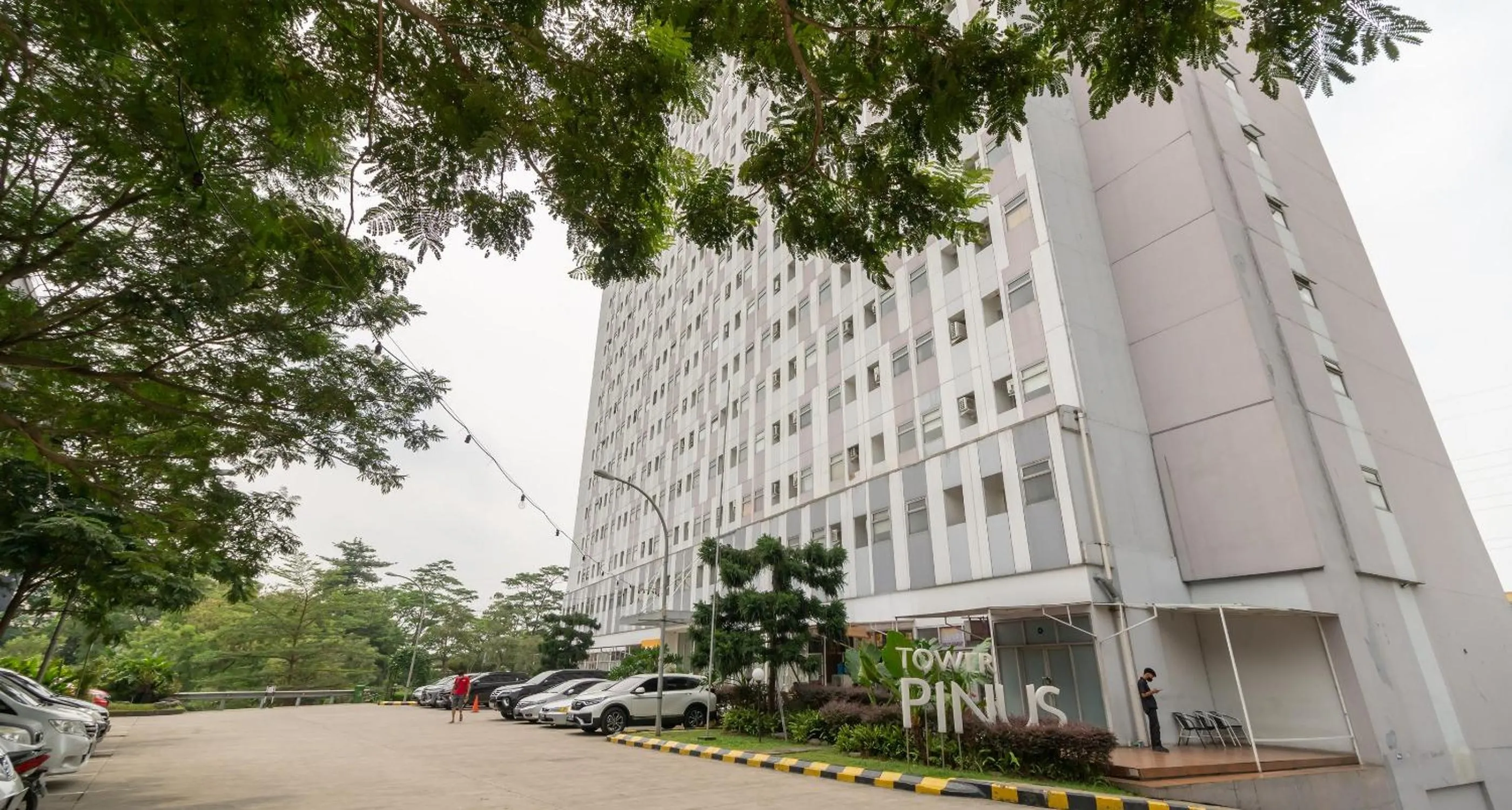 Property building in RedLiving Apartemen Gunung Putri - SIROOMS