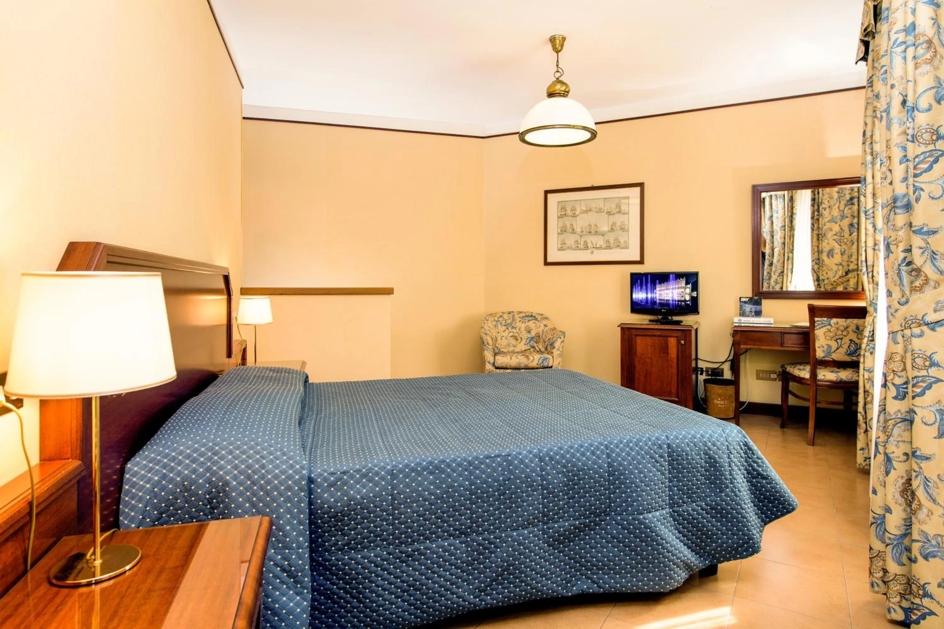 Bedroom, Bed in Albergo Reggio