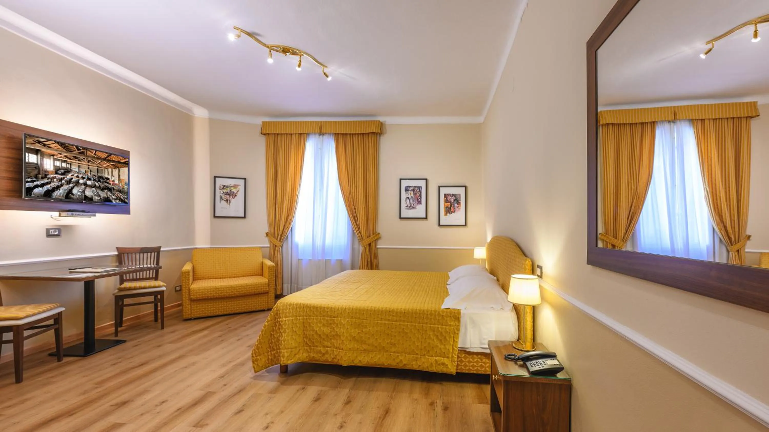 Photo of the whole room, Bed in Albergo Reggio