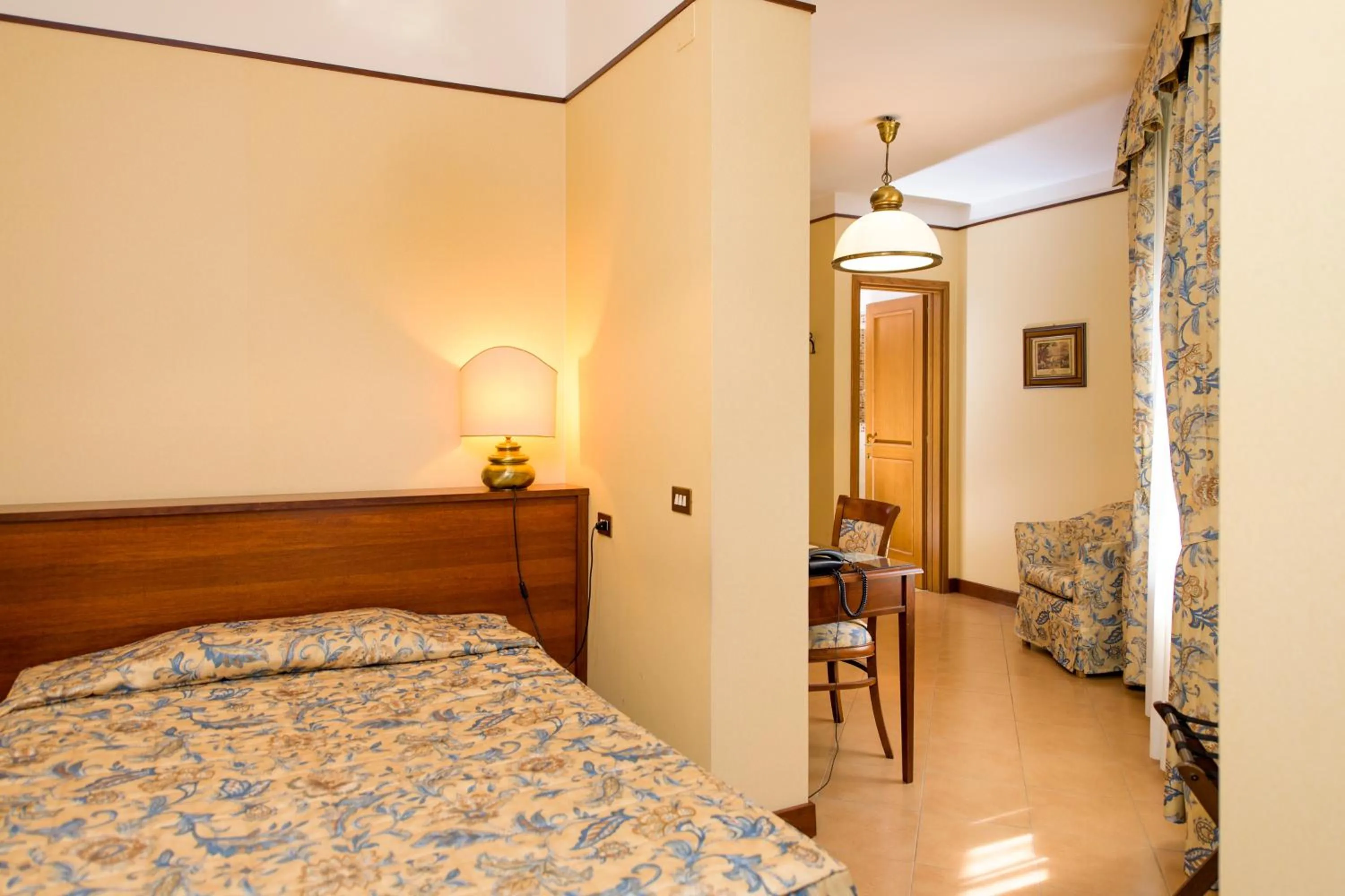 Photo of the whole room, Bed in Albergo Reggio