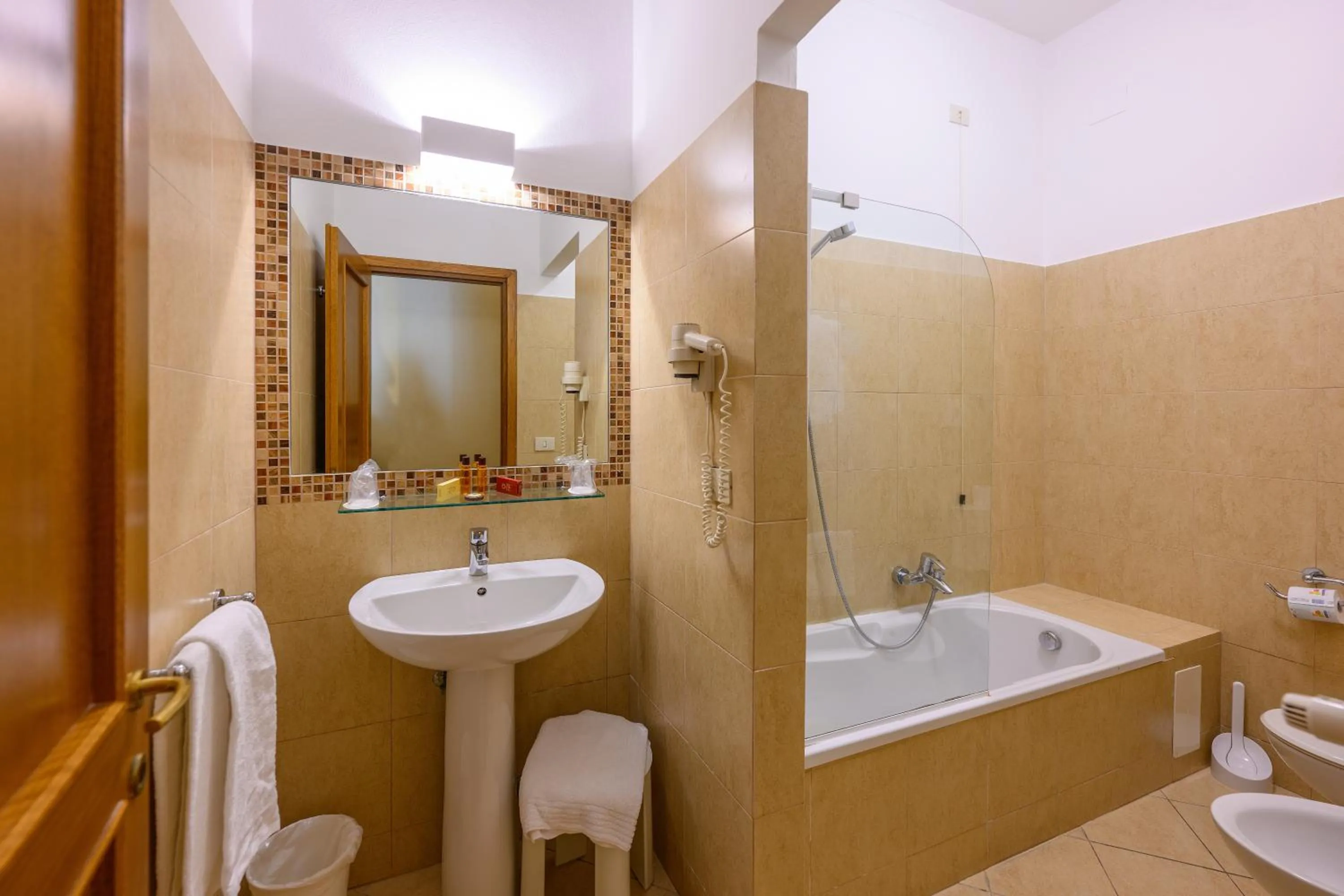 Bathroom in Albergo Reggio