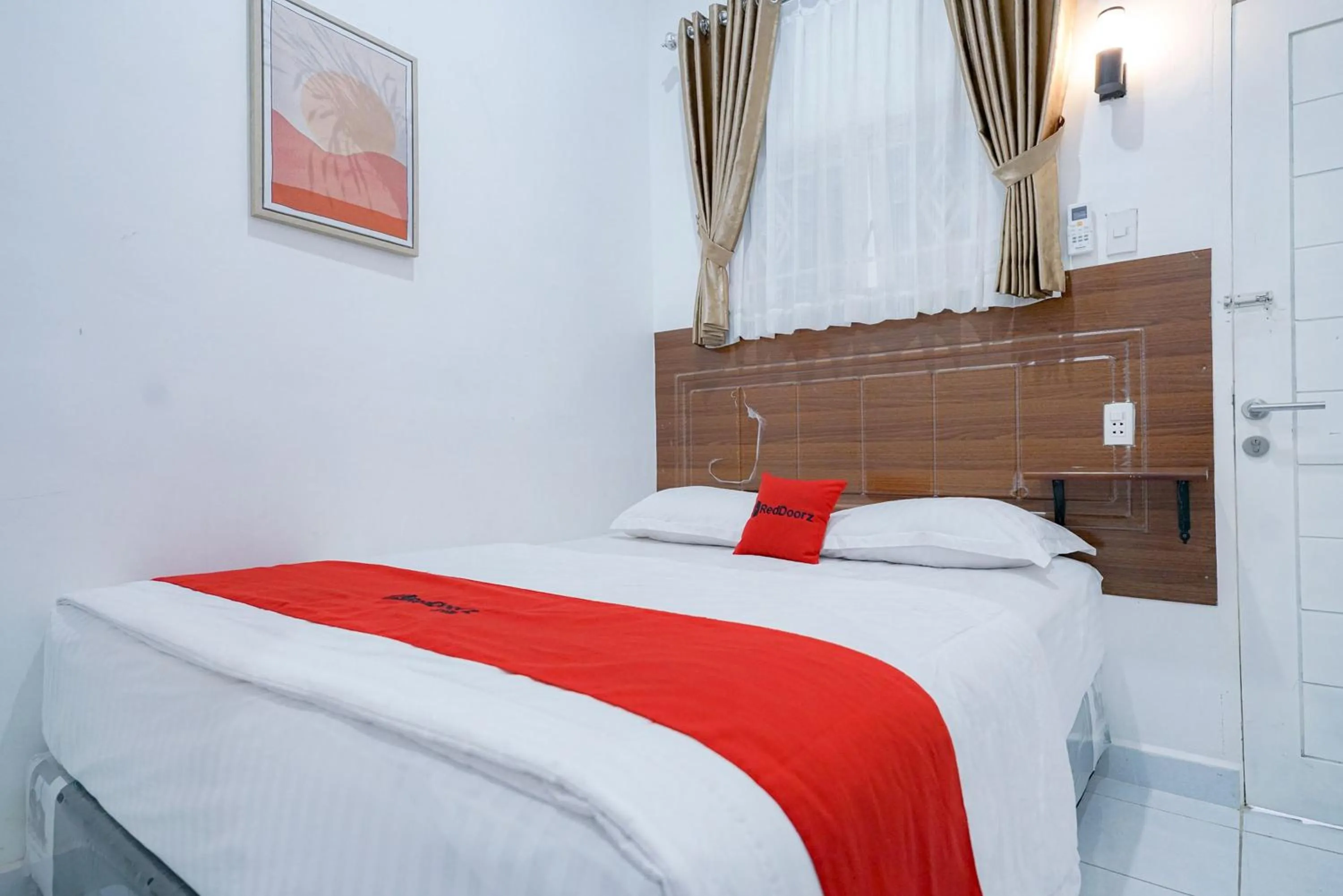 Bedroom, Bed in RedDoorz near Pantai Pandan Sibolga