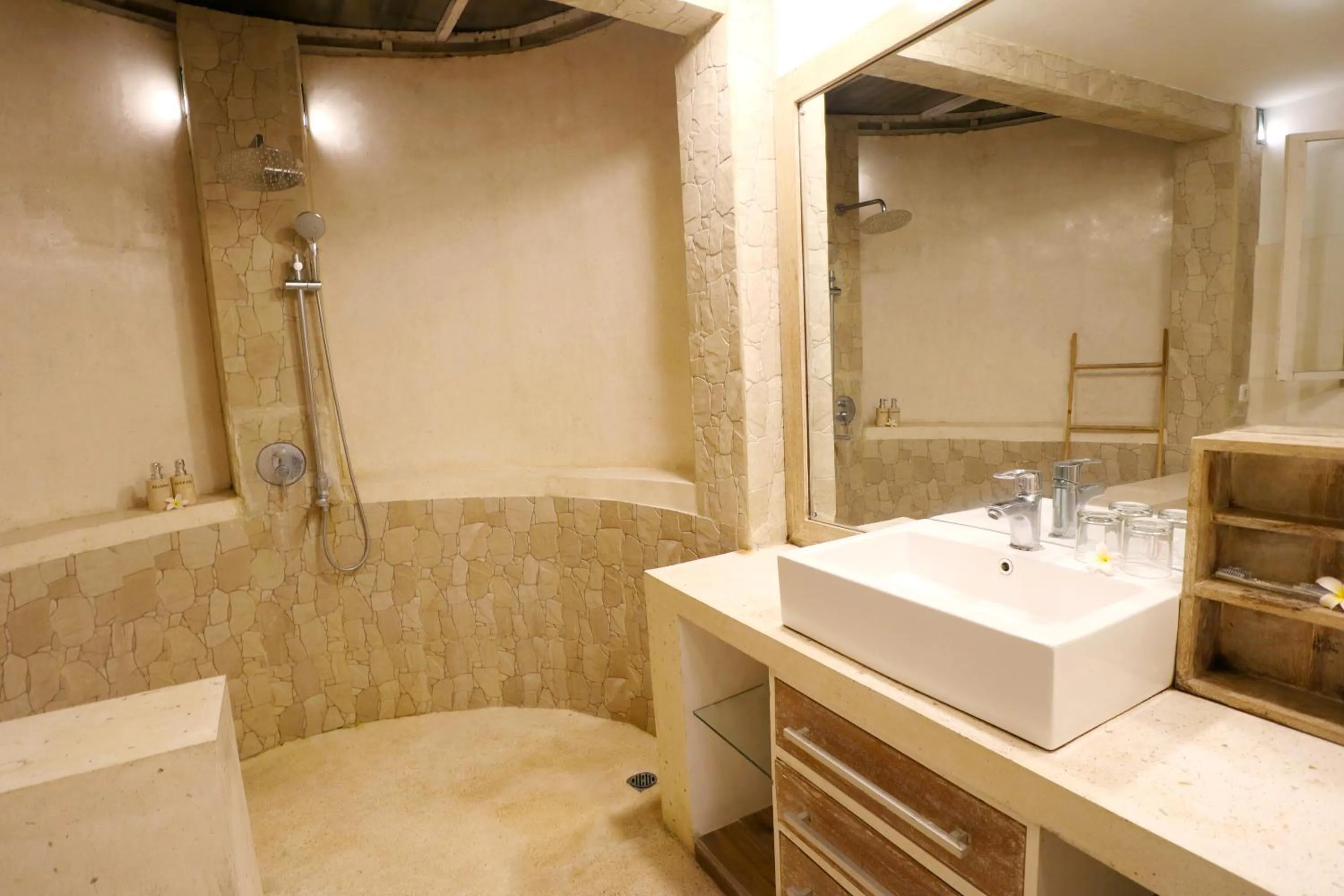 Shower in Aventus Resort Ubud