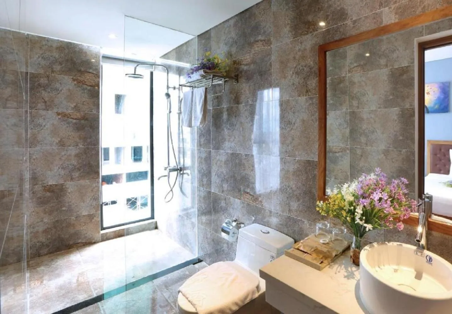 Bathroom in Hai Trieu Hotel