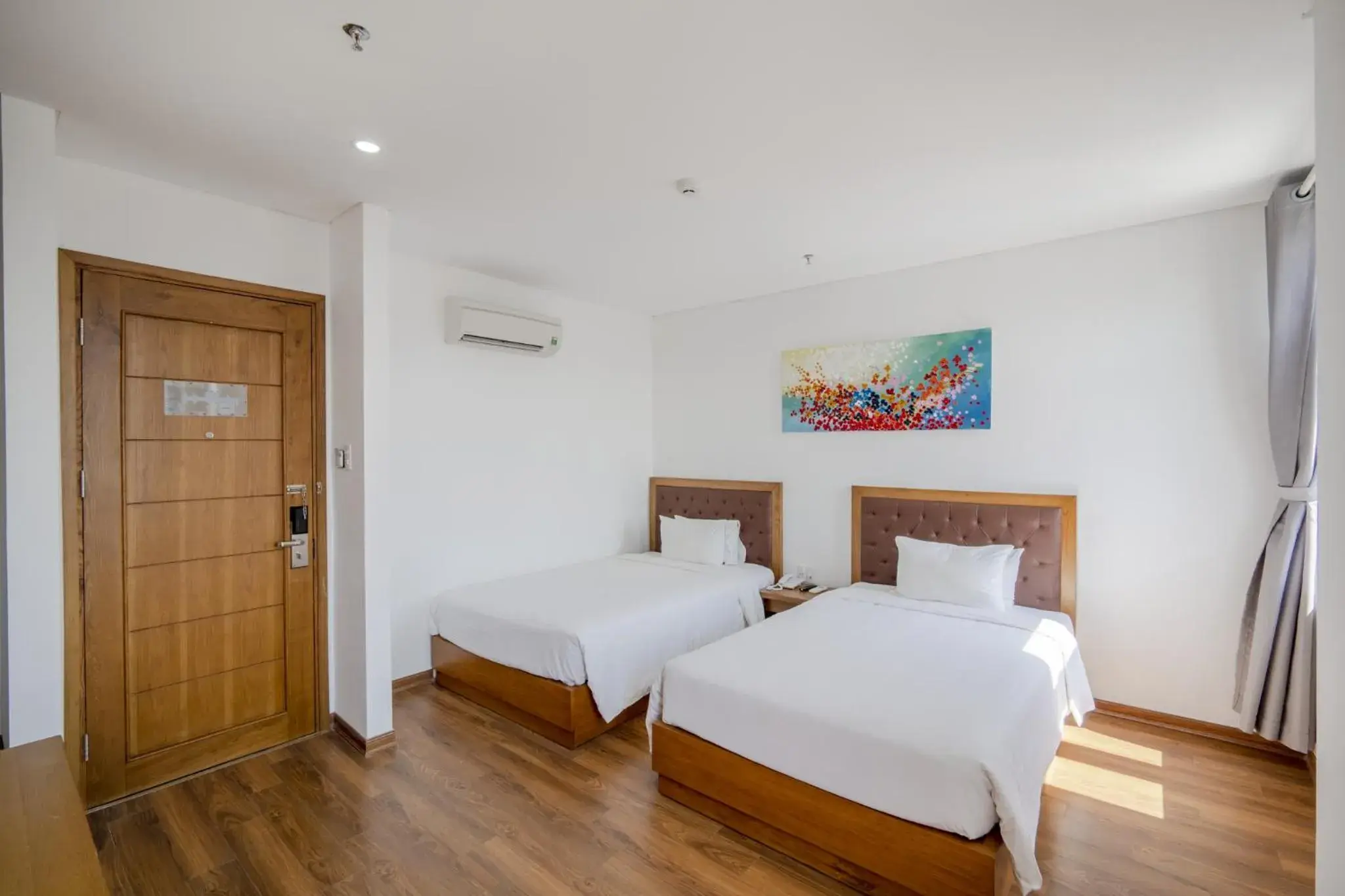 Twin Room with City View in Hai Trieu Hotel Twin Room with City View in Hai Trieu Hotel