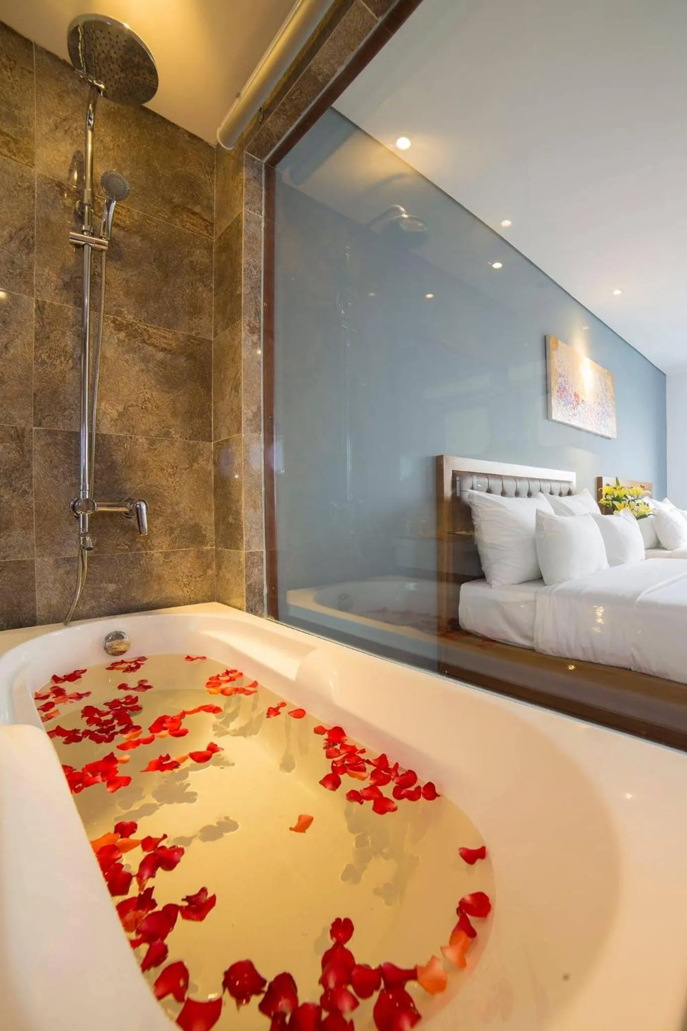 Bathroom, Bed in Hai Trieu Hotel