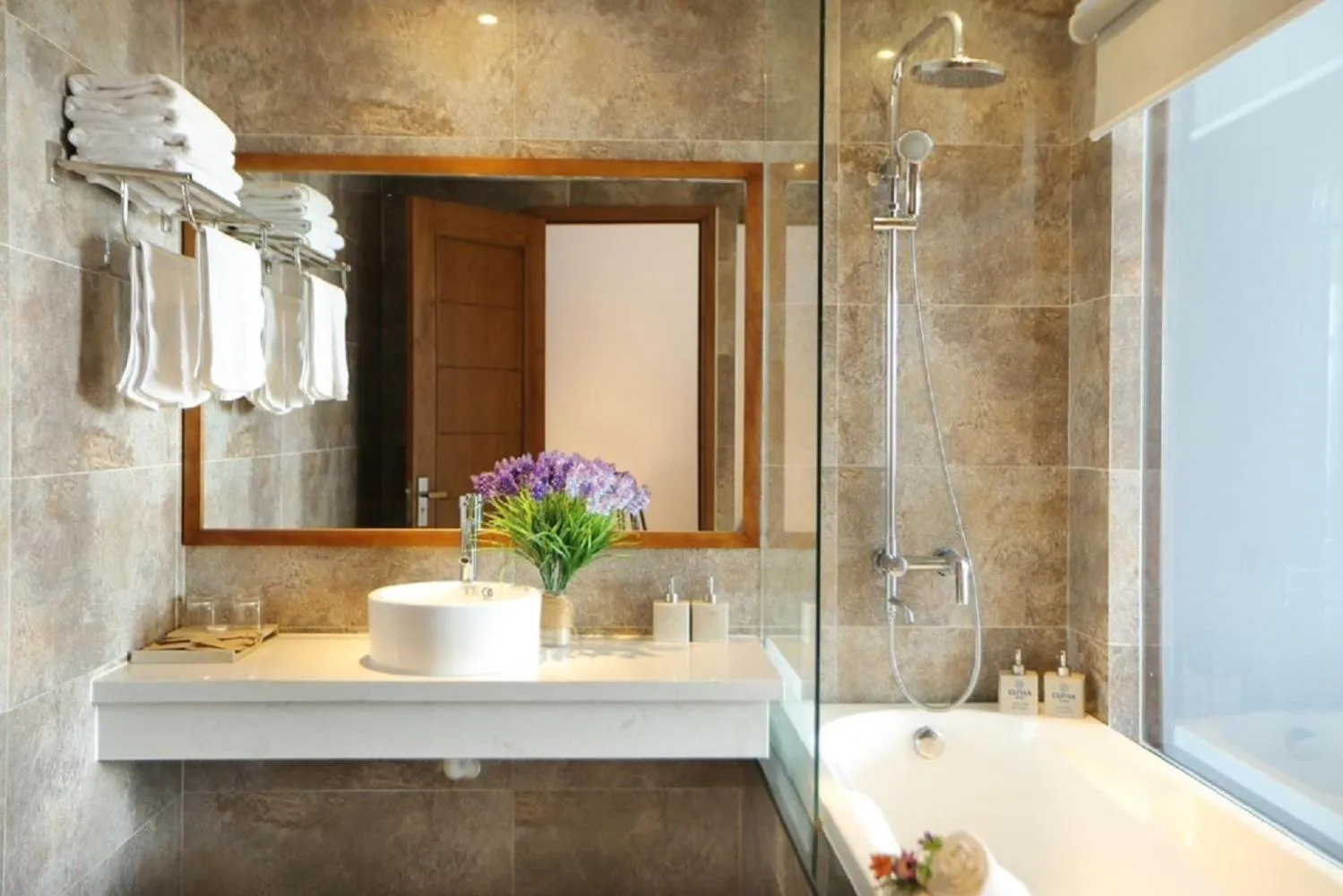 Toilet in Hai Trieu Hotel