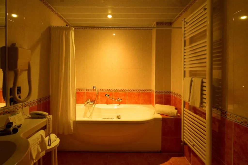 Bath in Bonotto Hotel Belvedere