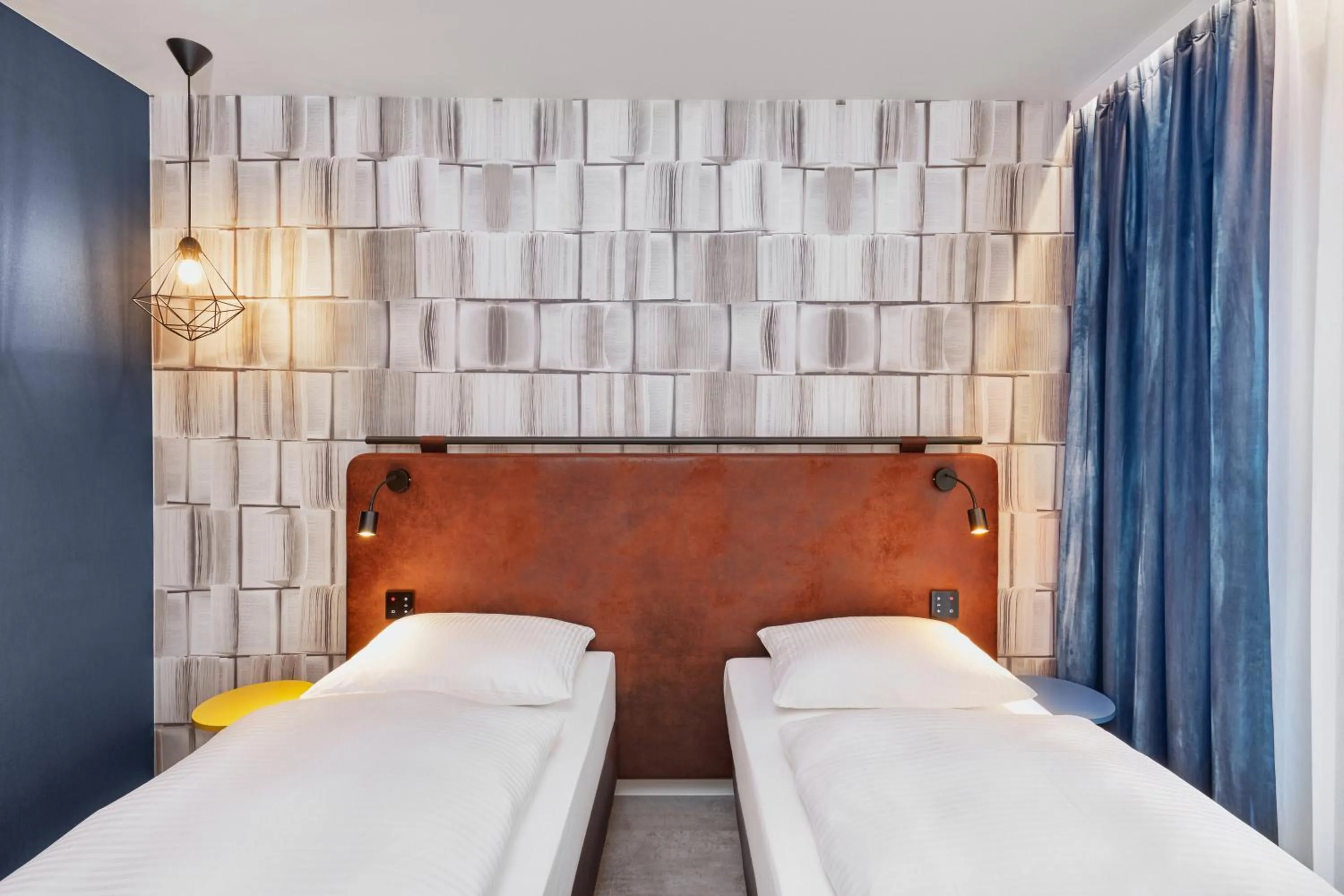 Bed in H2 Hotel Mainz