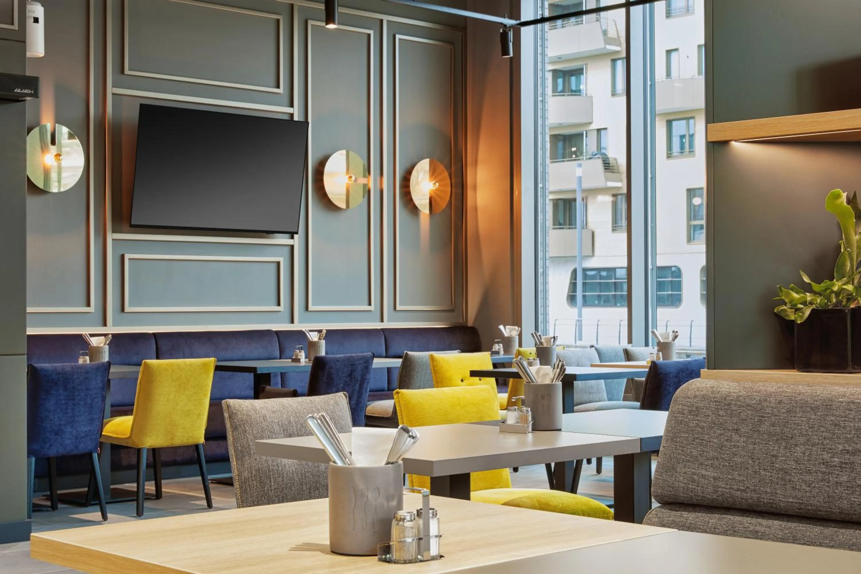 Restaurant/places to eat in H2 Hotel Mainz