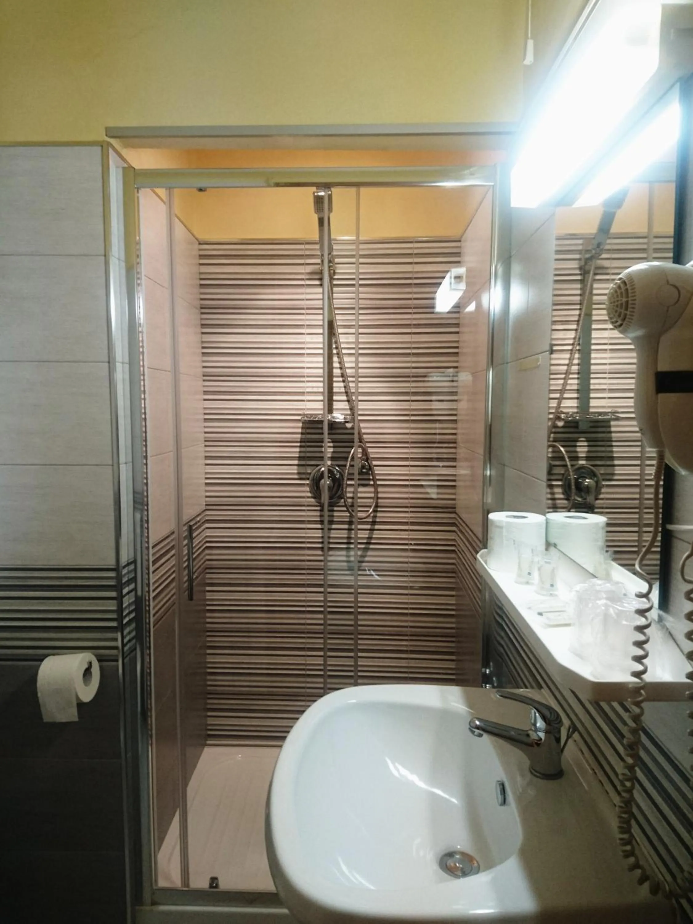 Giappone Inn Parking Hotel