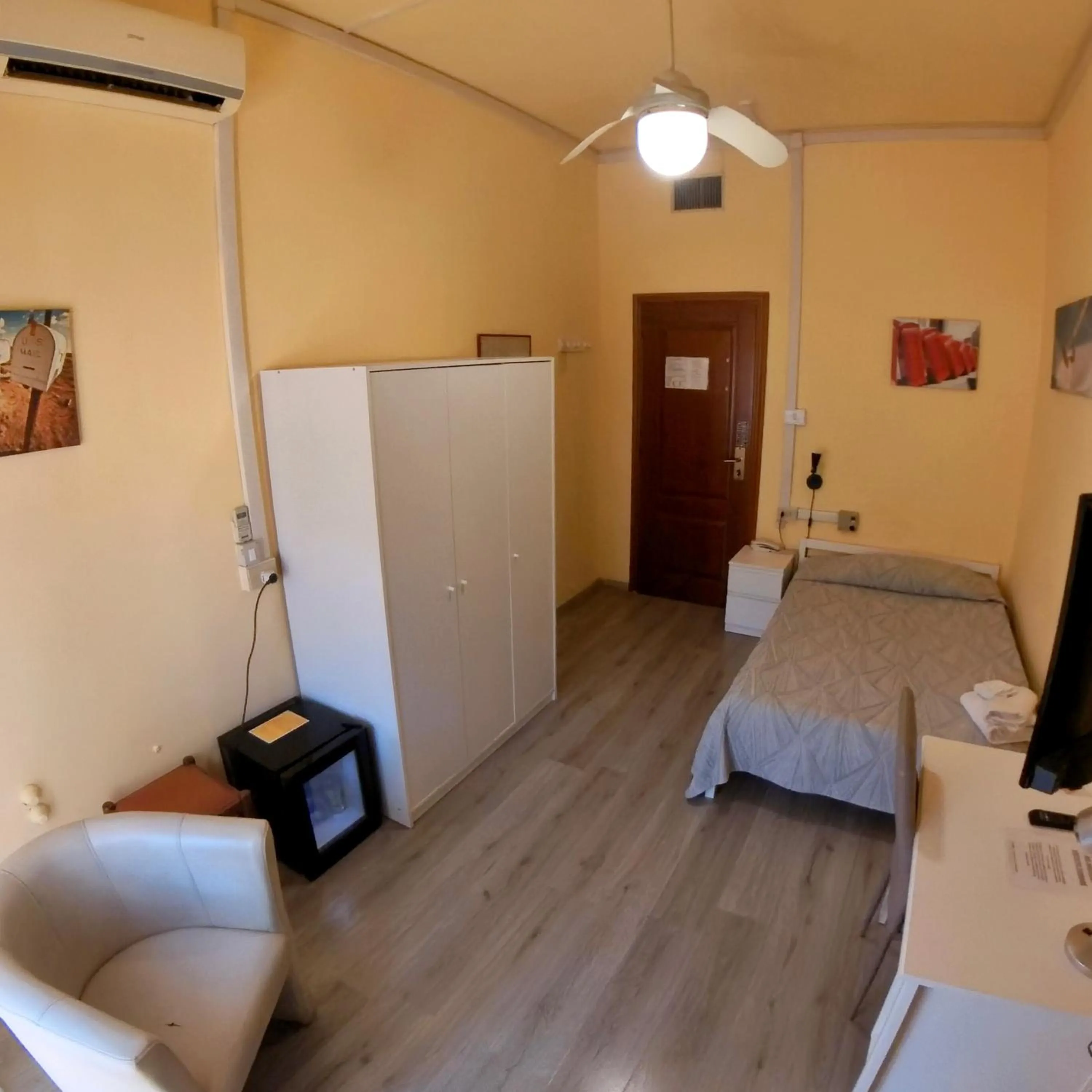 Bedroom, Bed in Giappone Inn Parking Hotel