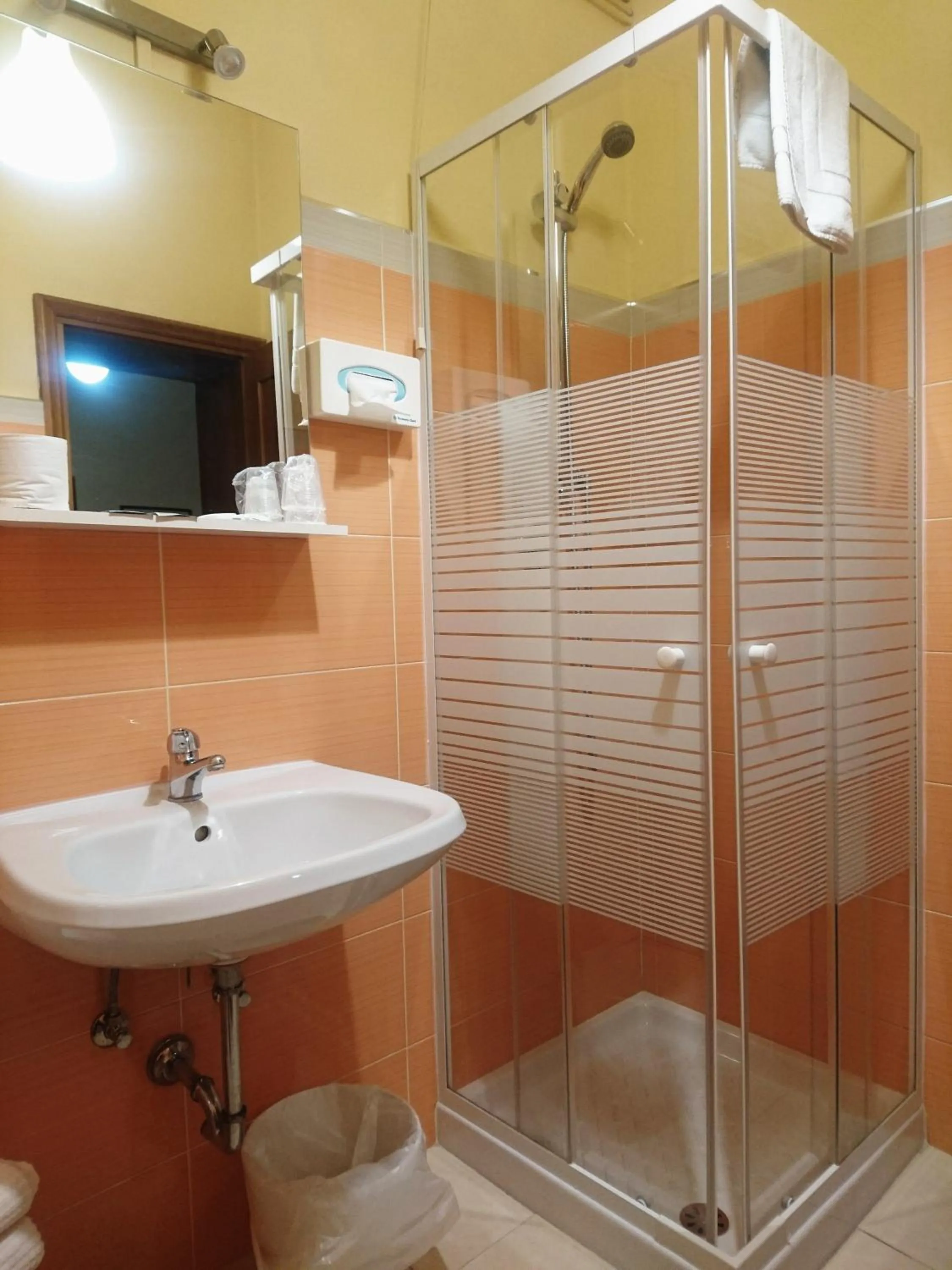 Giappone Inn Parking Hotel