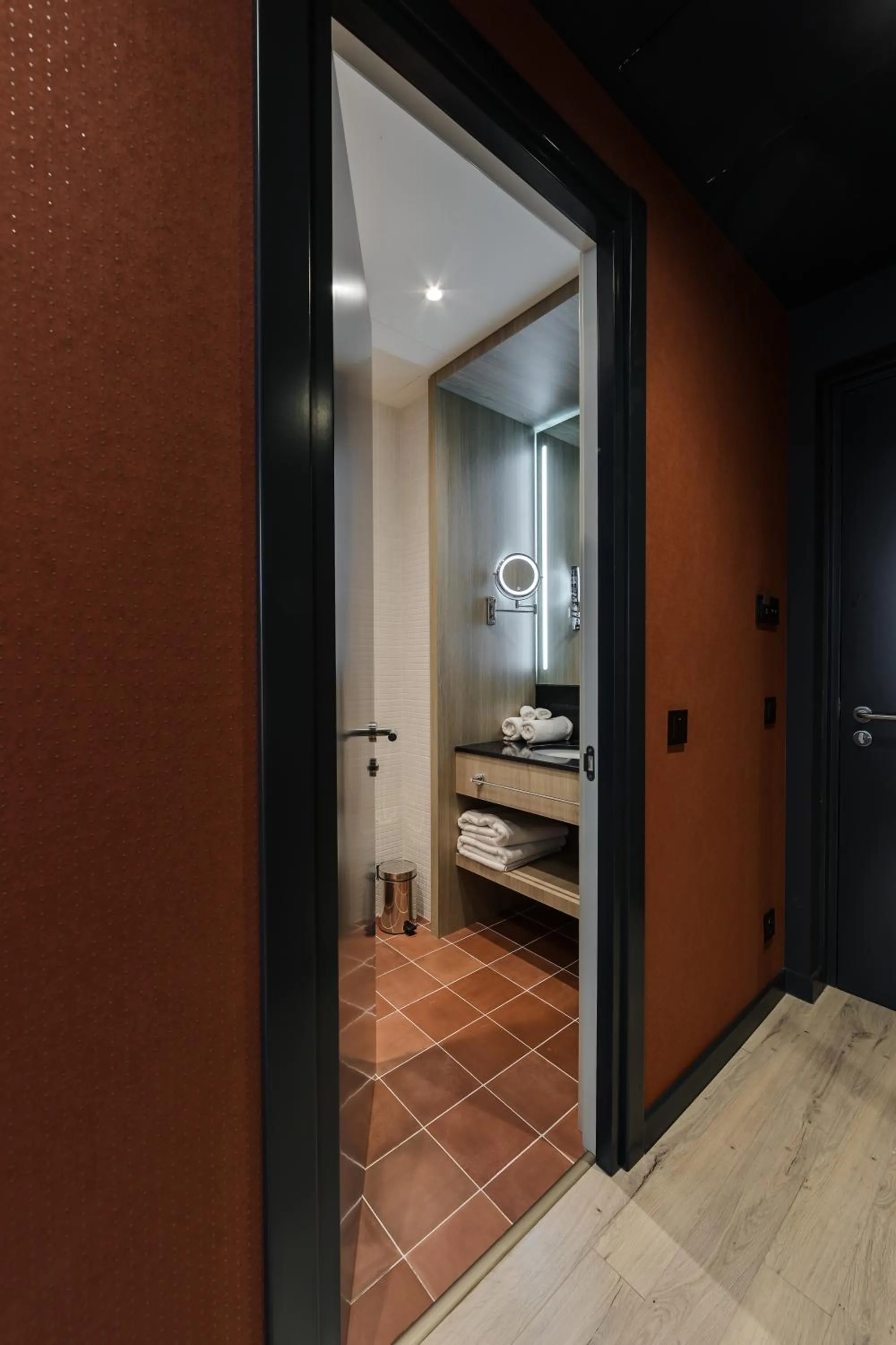 Bathroom, Bed in Glarros OldTown