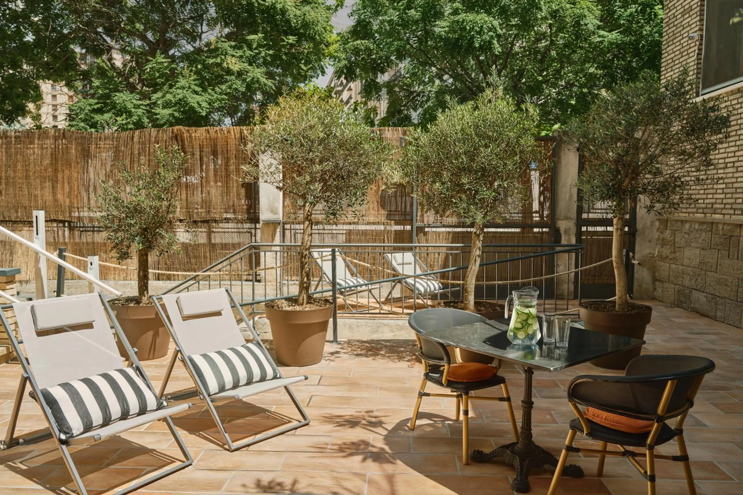 Patio in Hotel MET Pamplona