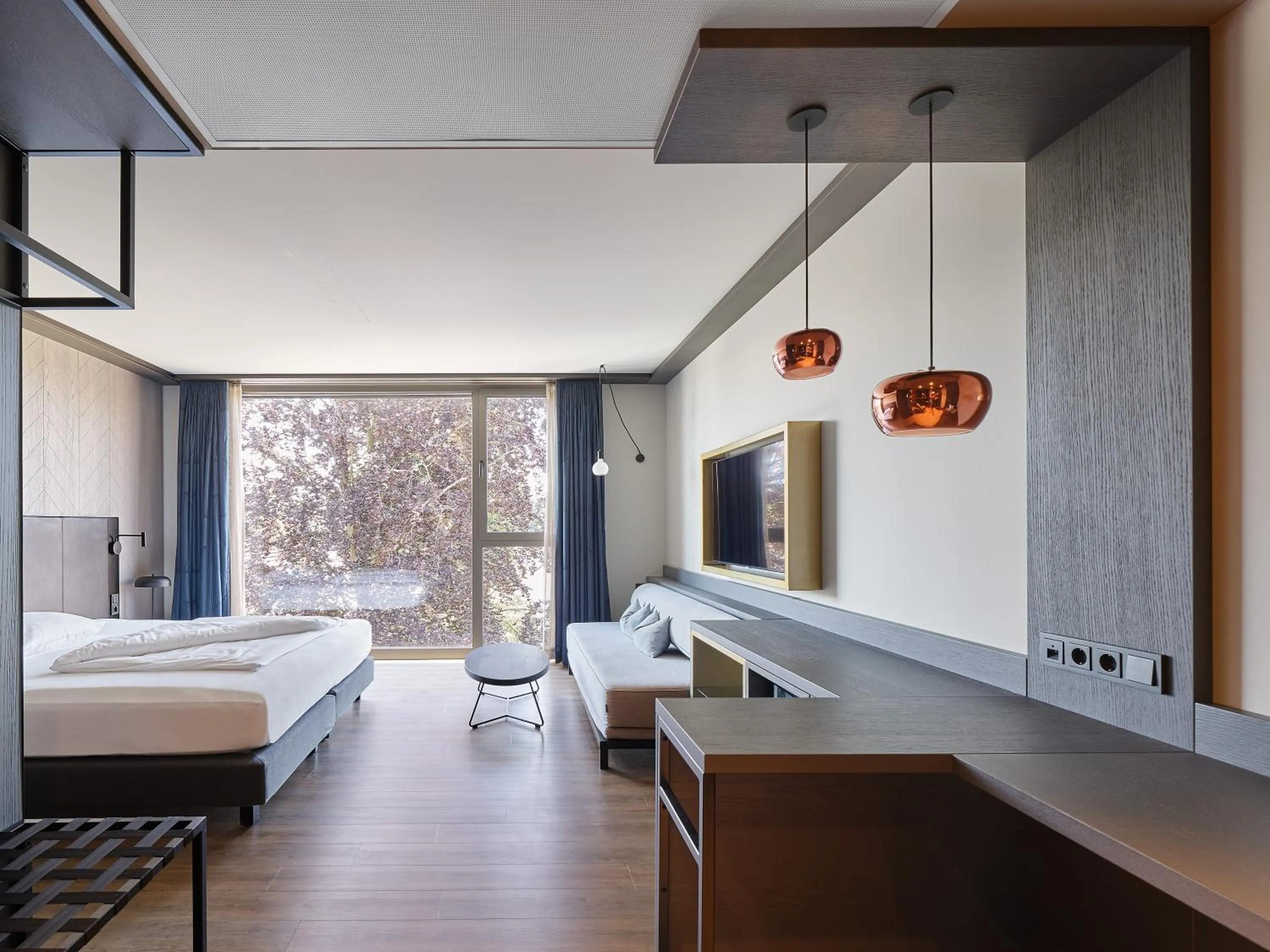 Photo of the whole room, Bed in Lukullum