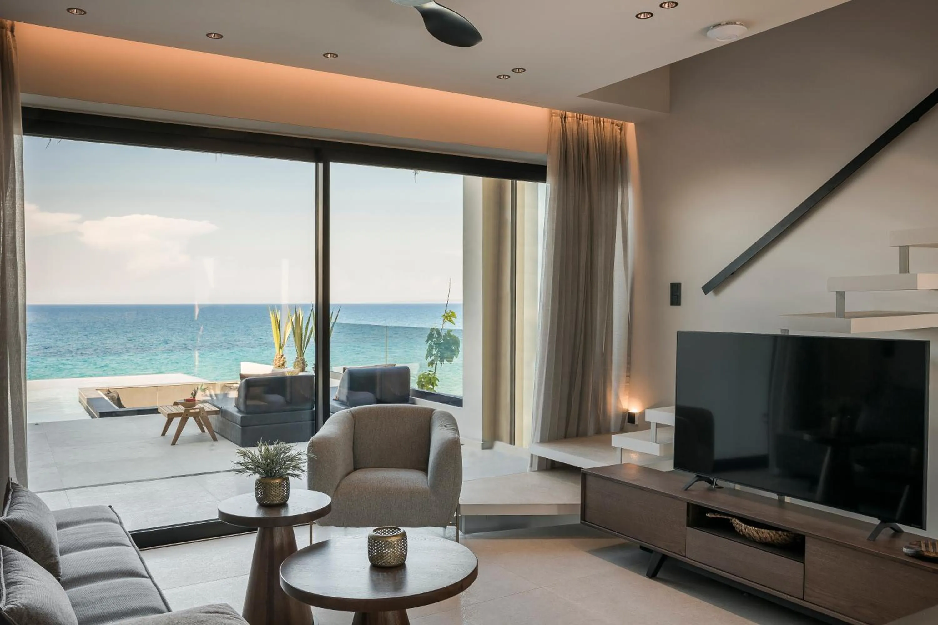 TV and multimedia in SEA ZANTE Luxury Beachfront Retreat