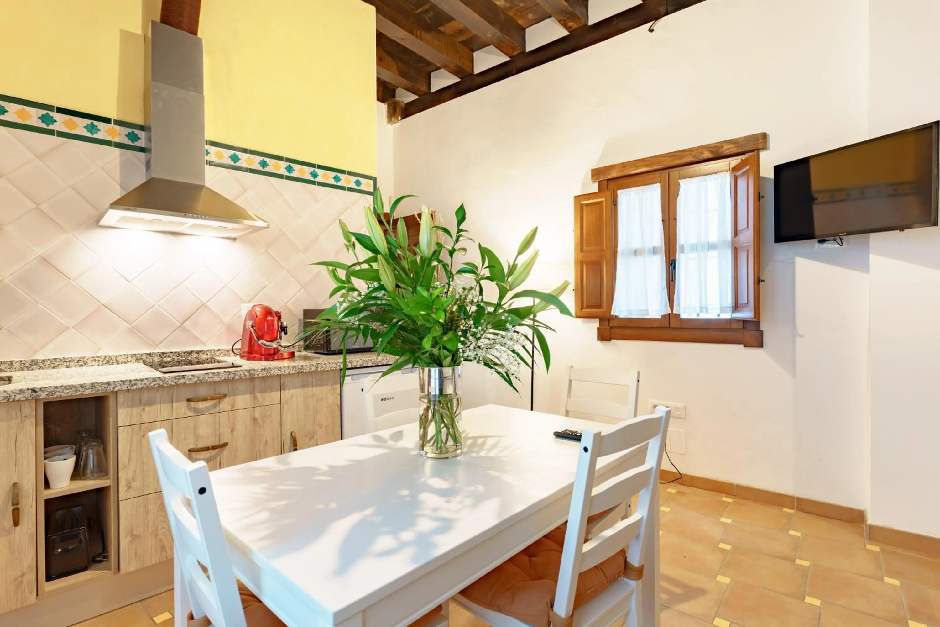 TV and multimedia in SUITES CASA DE LAS COLUMNAS