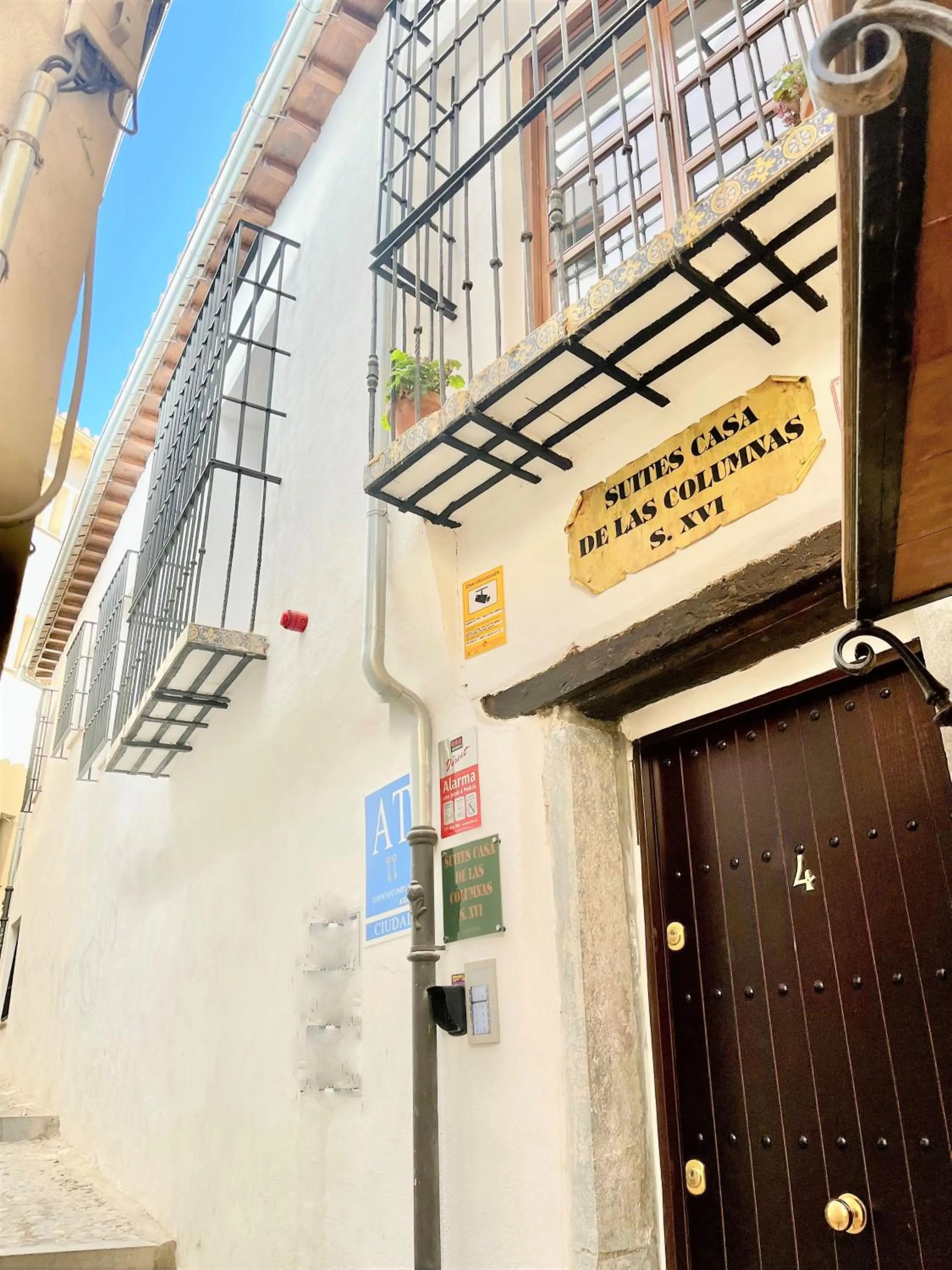 Facade/entrance in SUITES CASA DE LAS COLUMNAS