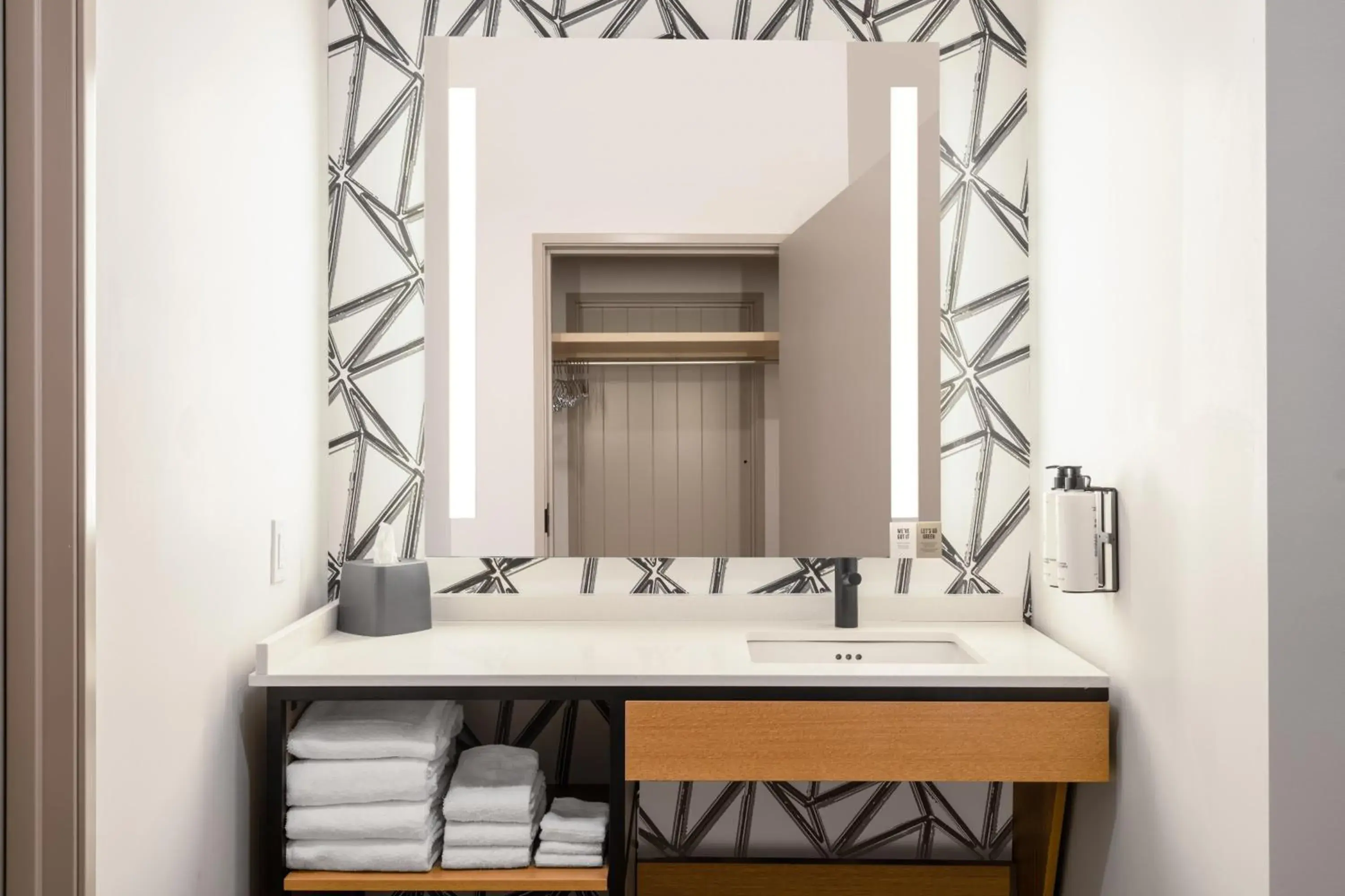 Studio King Suite - Communication Accessible in Atwell Suites - DENVER AIRPORT TOWER ROAD by IHG Studio King Suite - Communication Accessible in Atwell Suites - DENVER AIRPORT TOWER ROAD by IHG