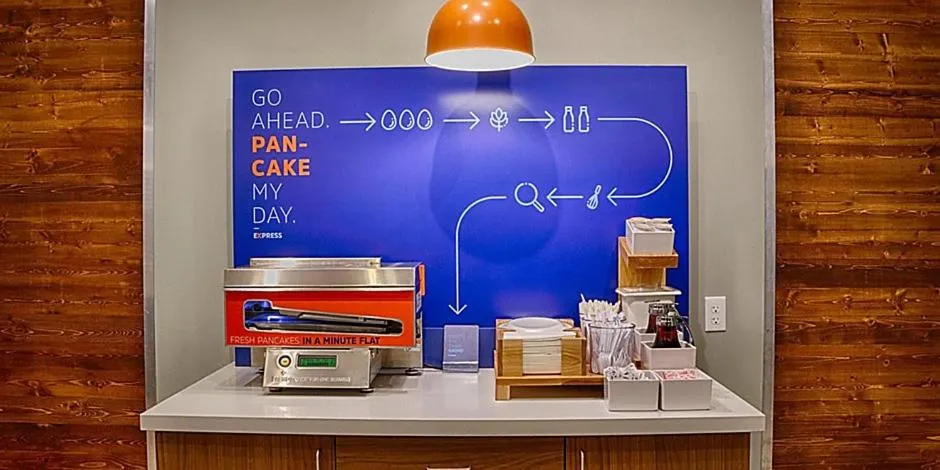 Breakfast in Holiday Inn Express - South Haven by IHG