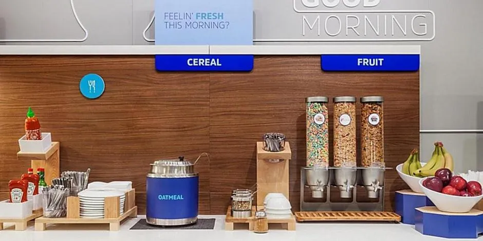 Food and drinks in Holiday Inn Express - South Haven by IHG