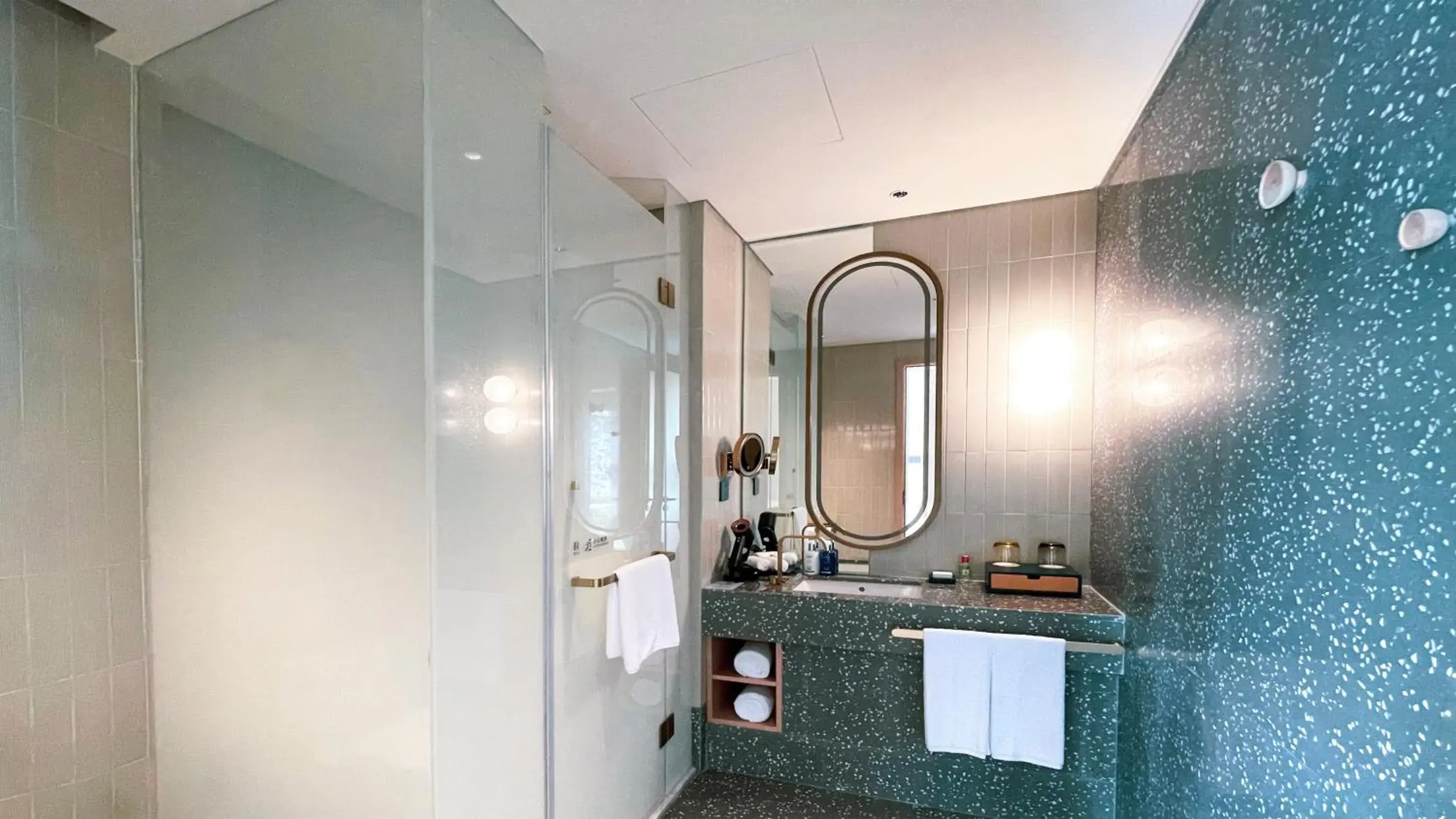 Standard King Room with Courtyard View in voco Nanjing Garden Expo by IHG Standard King Room with Courtyard View in voco Nanjing Garden Expo by IHG