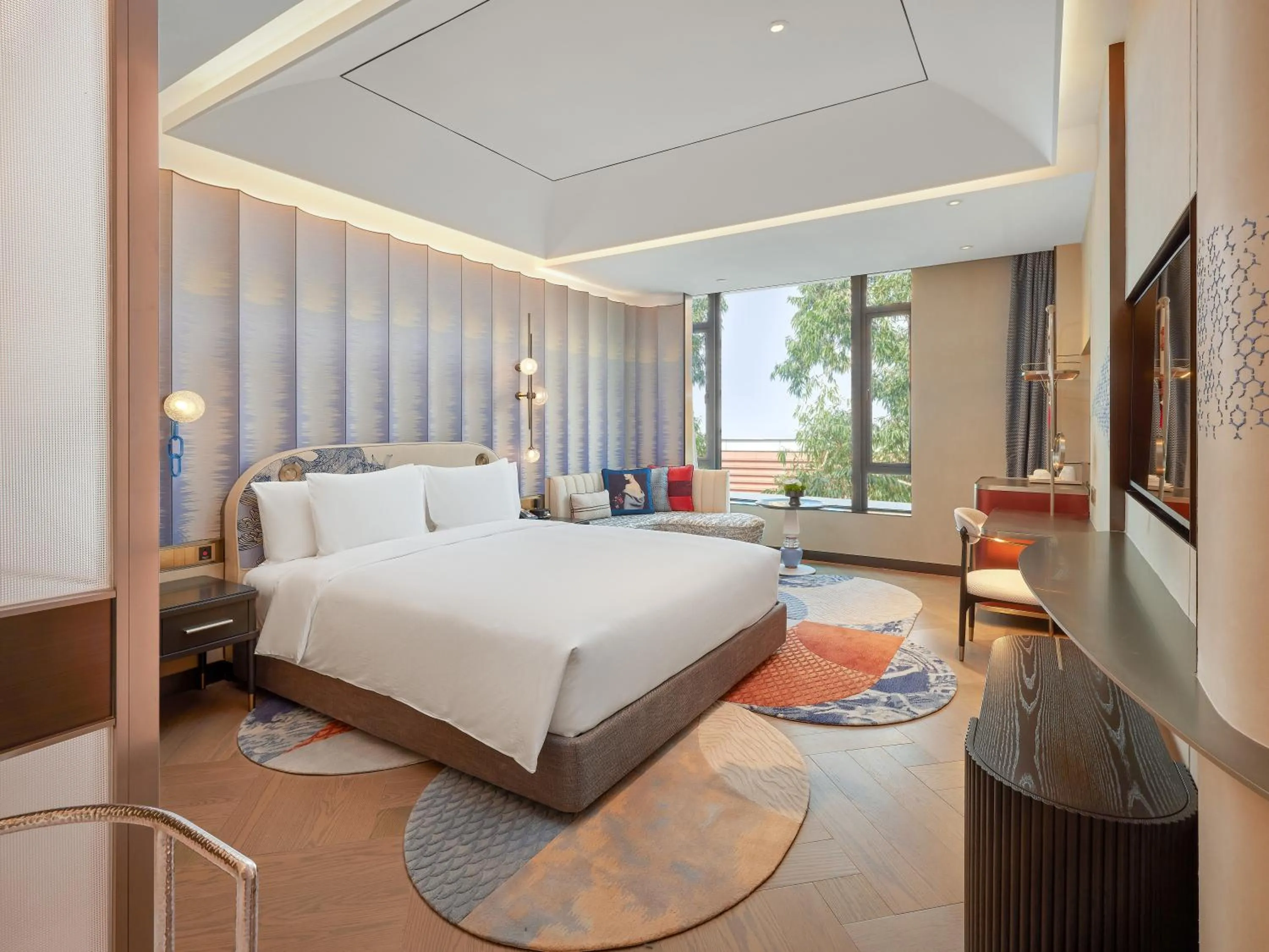 Photo of the whole room, Bed in Hotel Indigo Xiamen Haicang by IHG
