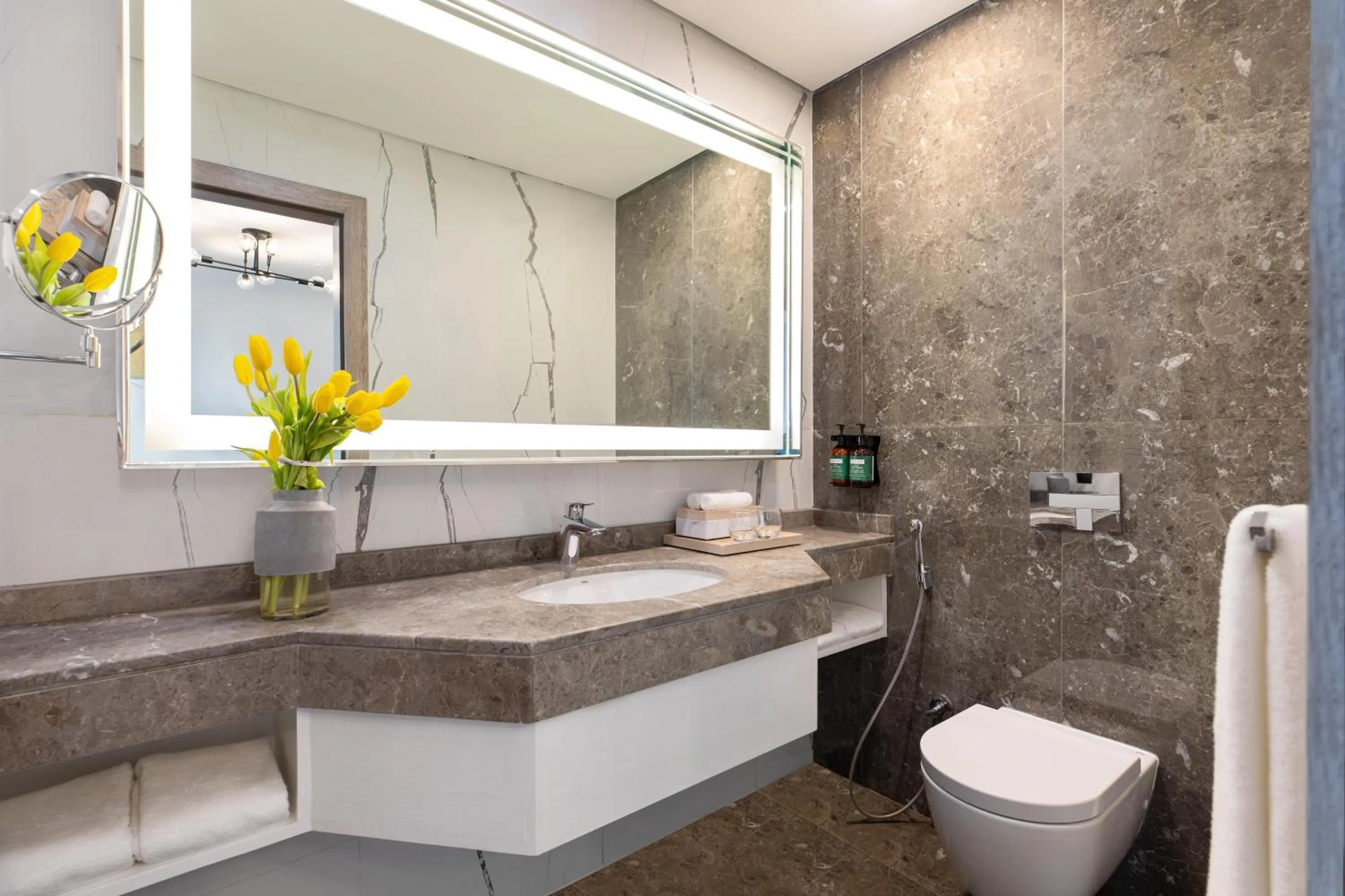 Bedroom in voco Dubai The Palm by IHG