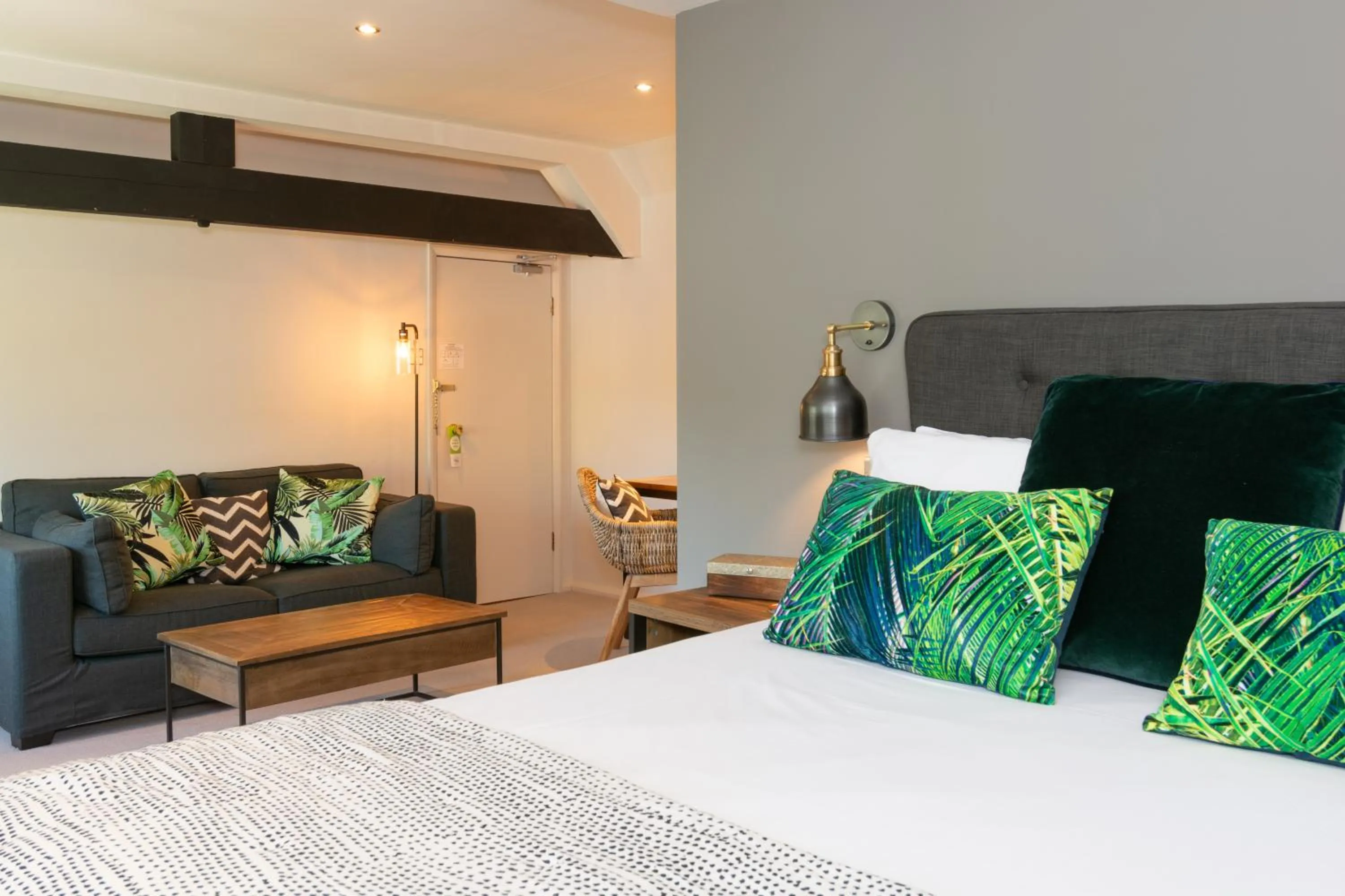 Photo of the whole room in Jersey Arms Hotel Bicester