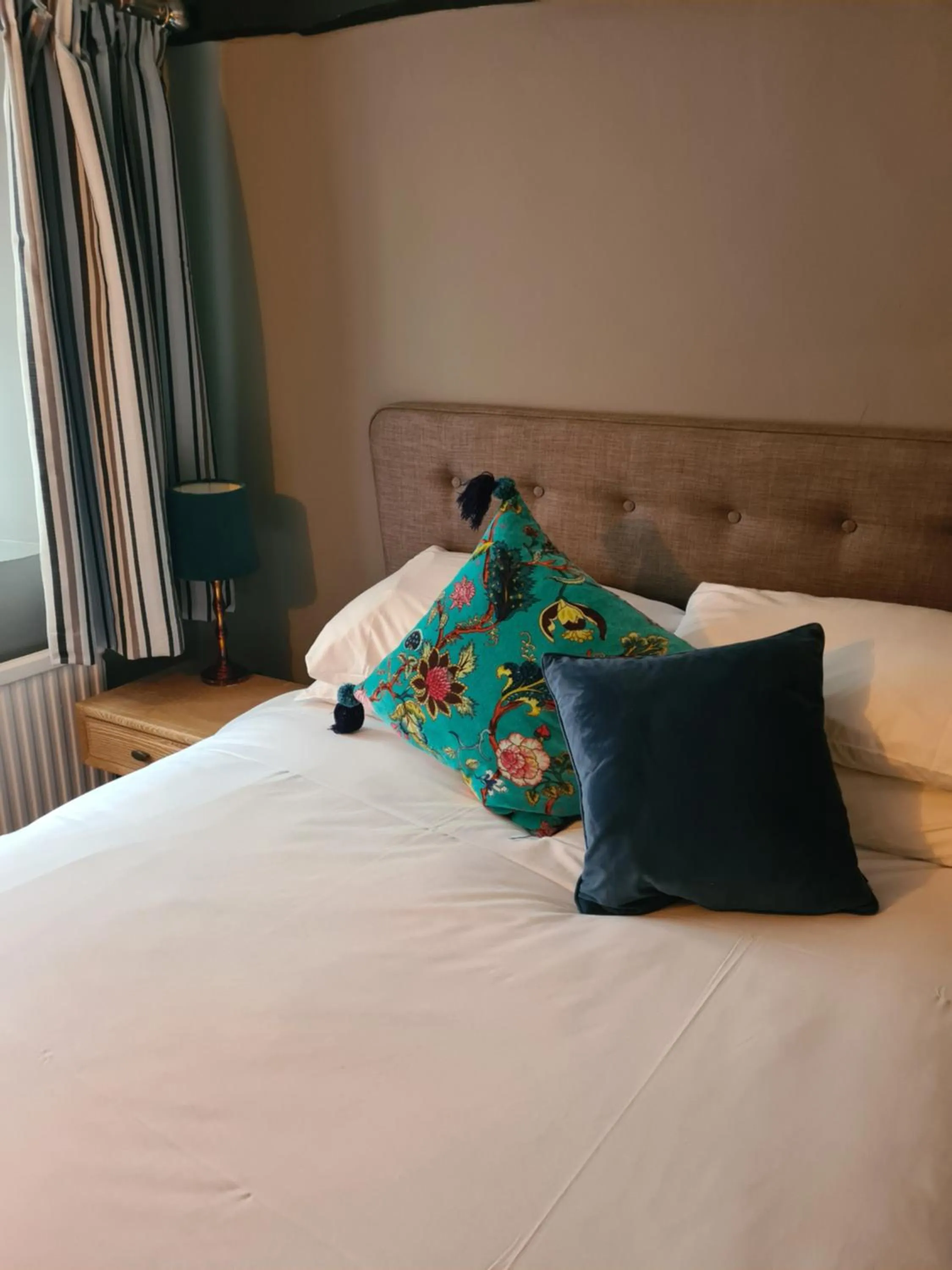 Bed in Jersey Arms Hotel Bicester