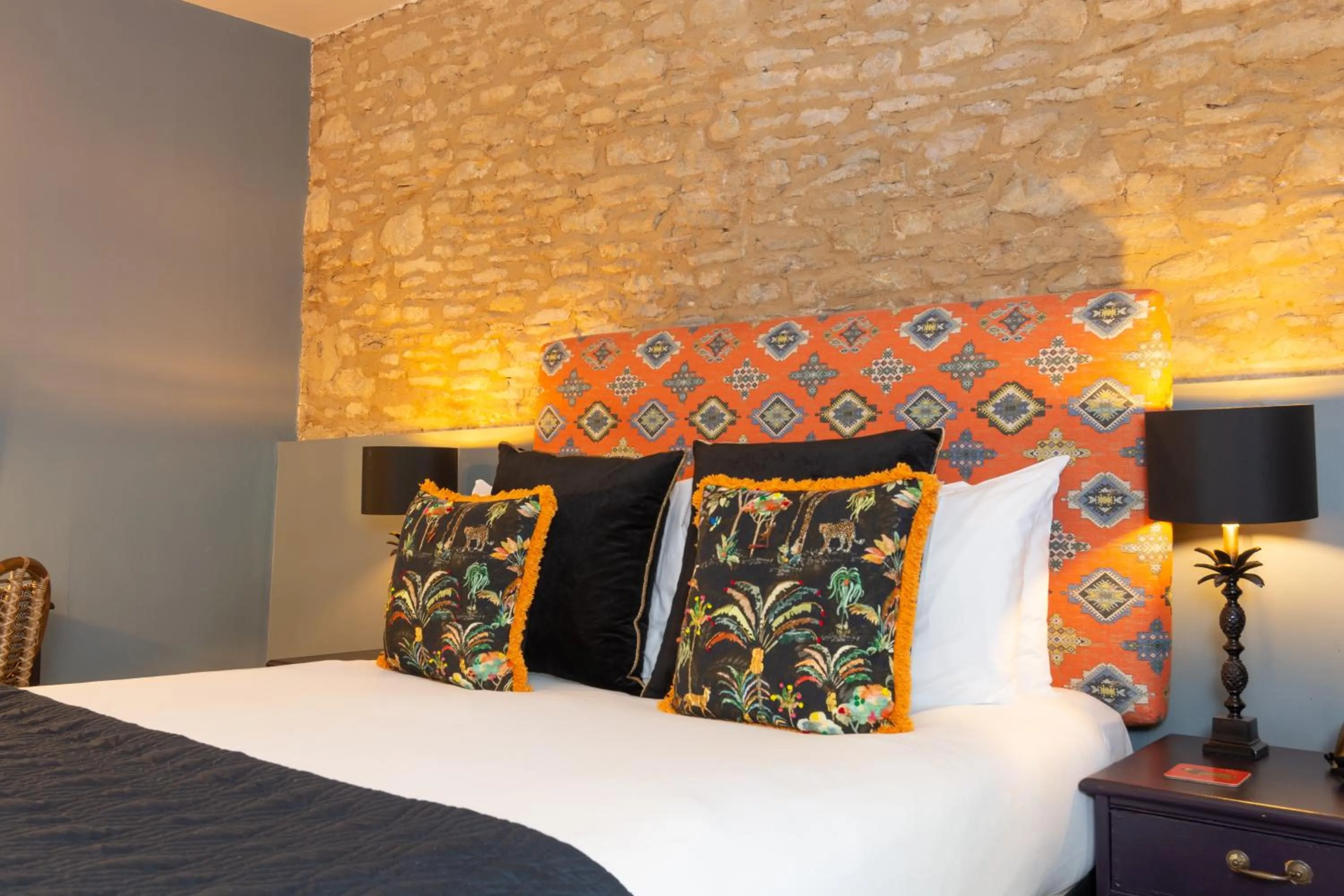 Bed in Jersey Arms Hotel Bicester