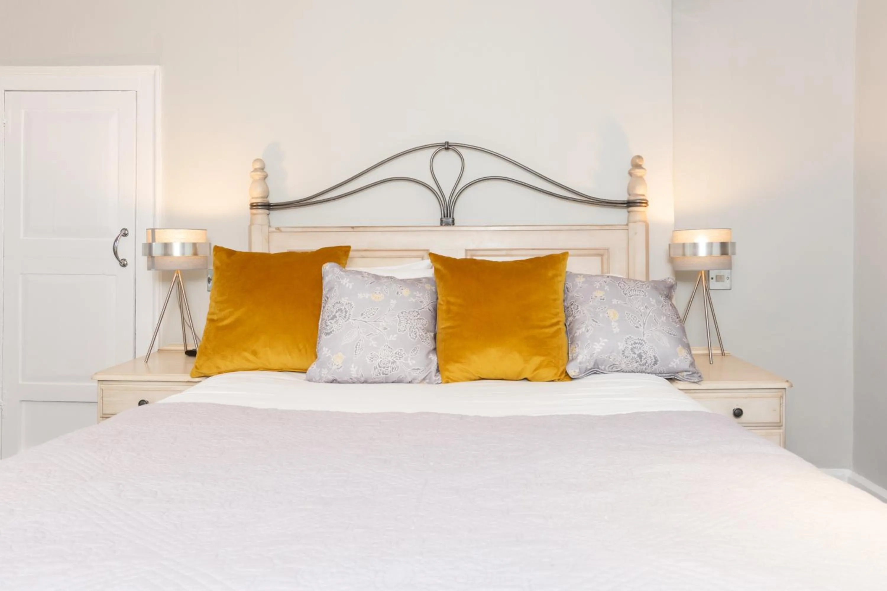 Bed in Jersey Arms Hotel Bicester