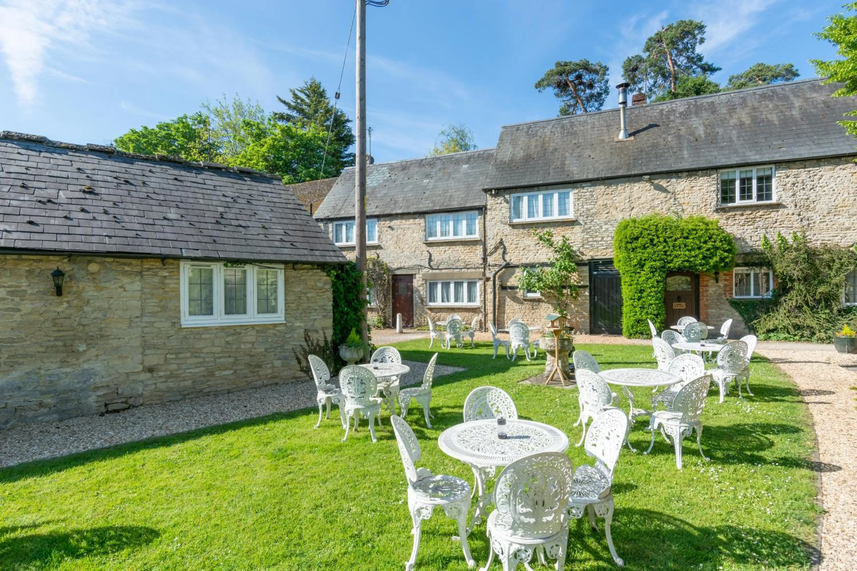 Garden in Jersey Arms Hotel Bicester