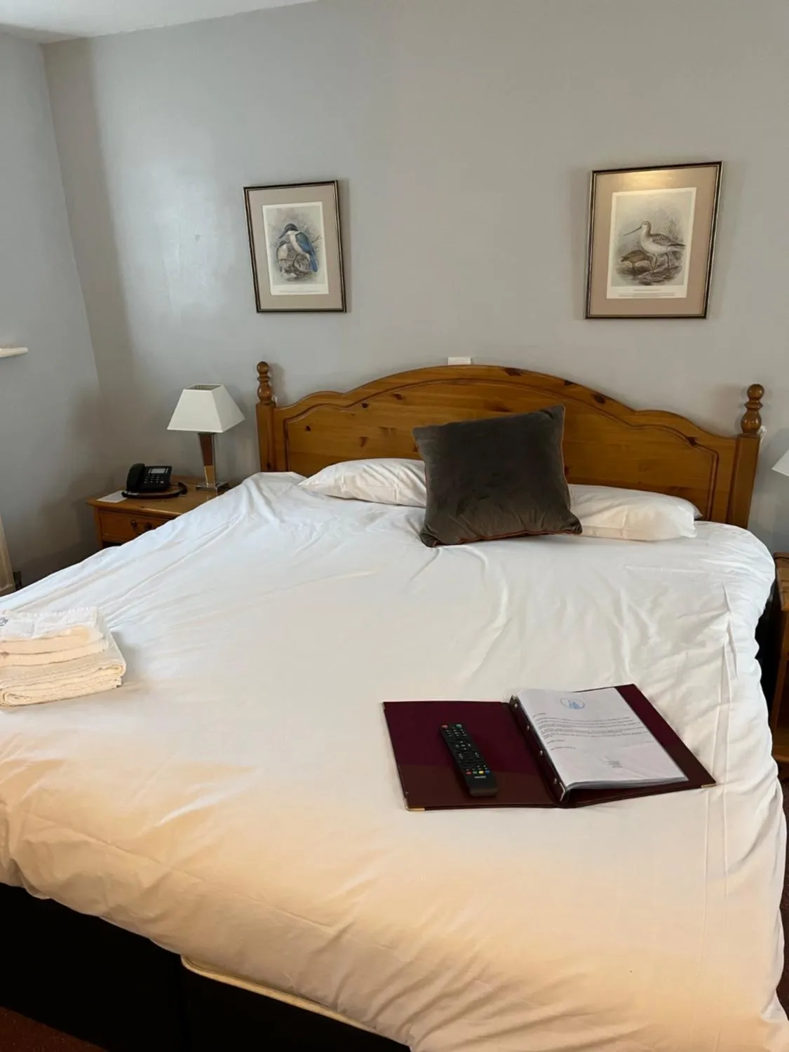 Bed in Jersey Arms Hotel Bicester