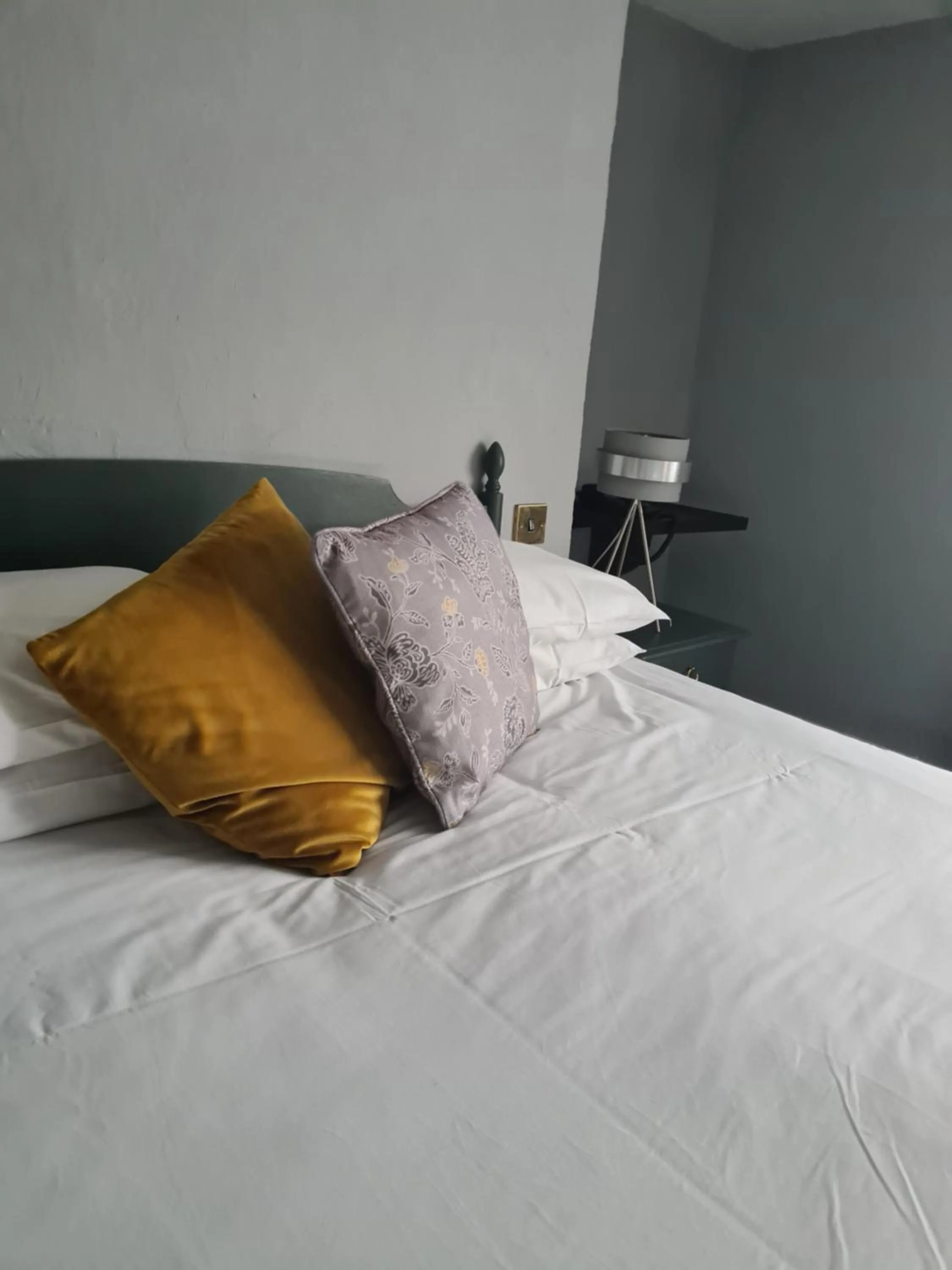 Bed in Jersey Arms Hotel Bicester