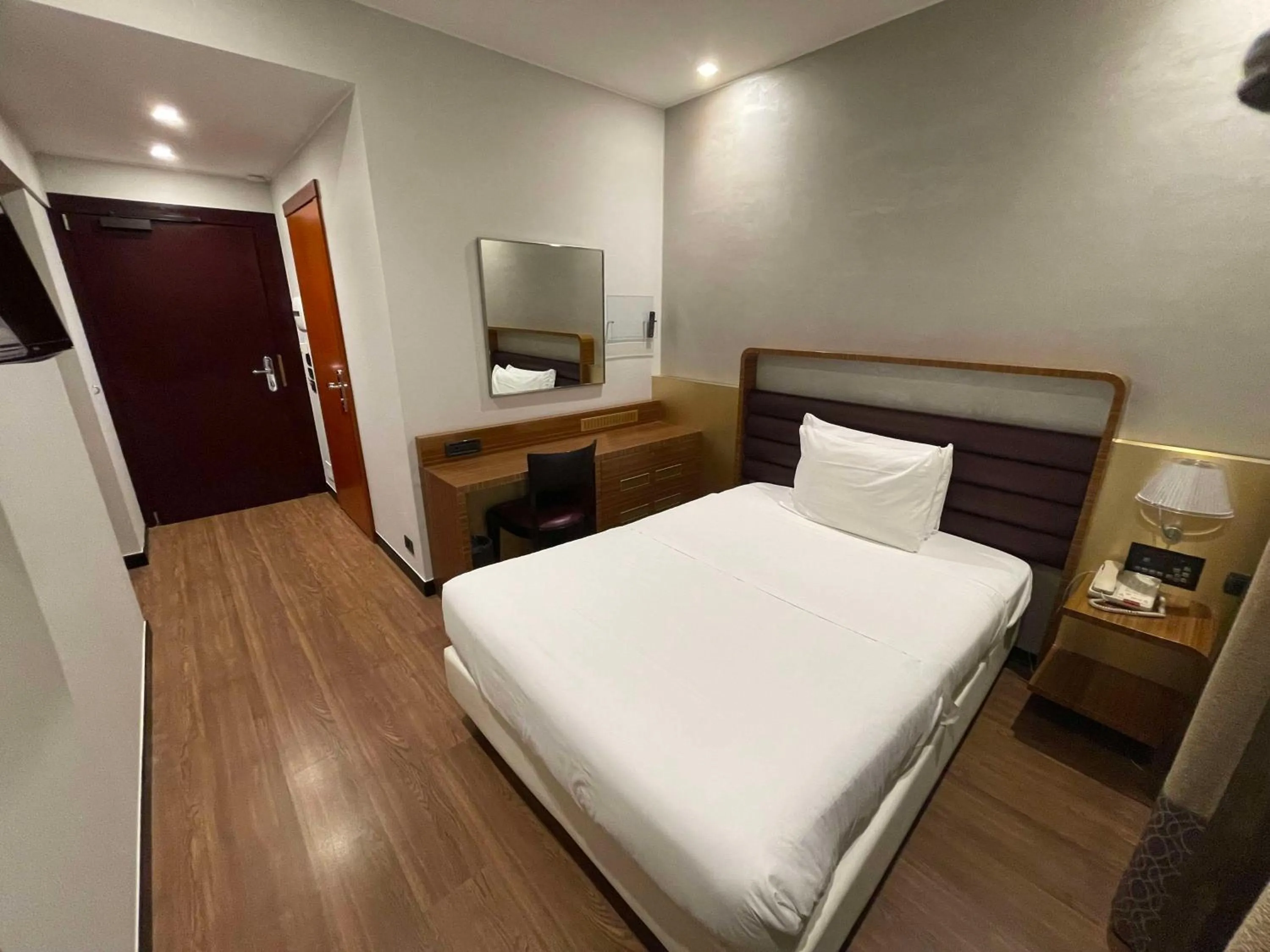 Bedroom, Bed in Sure Hotel by Best Western Turin City Centre