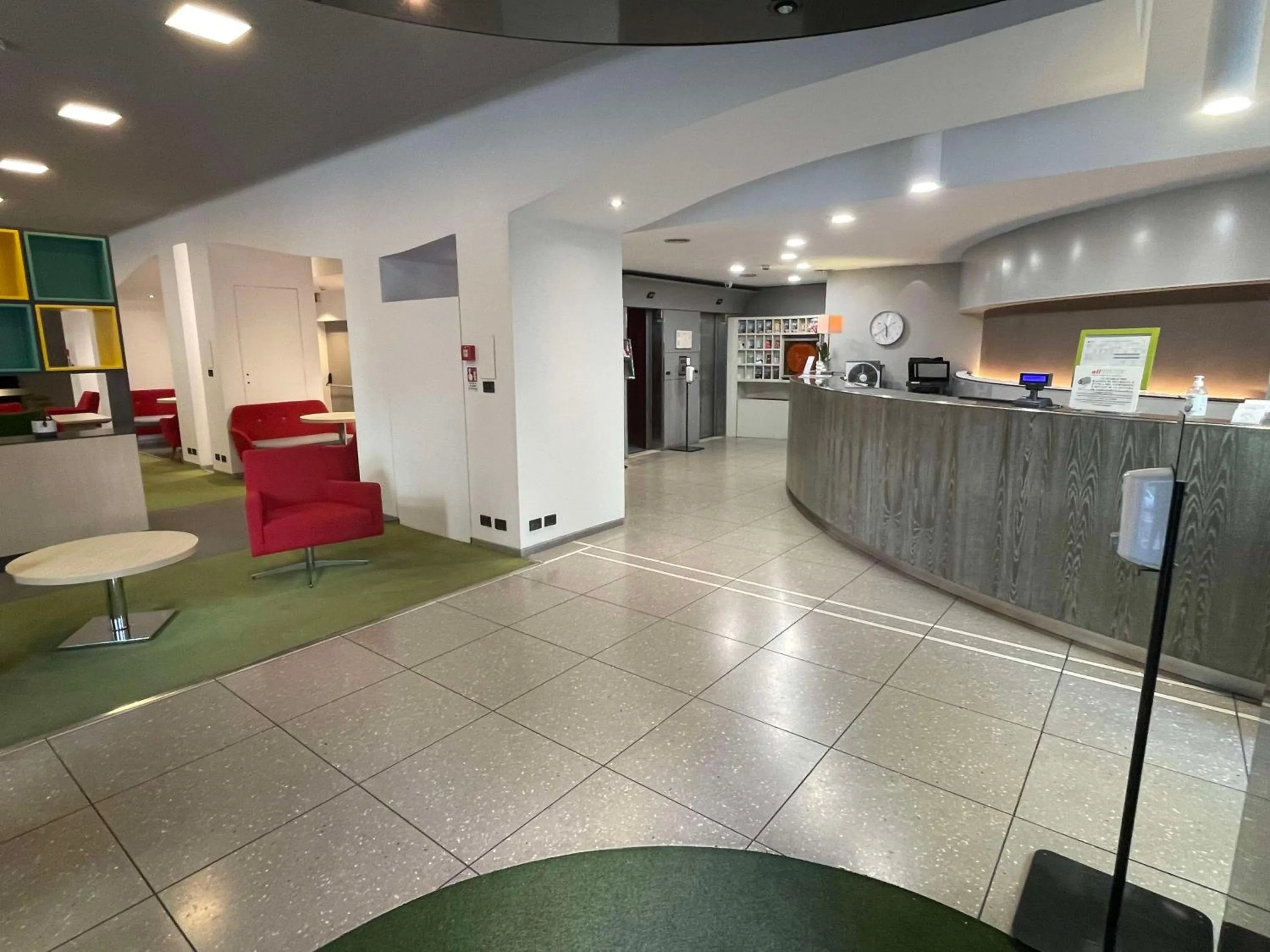Lobby or reception in Sure Hotel by Best Western Turin City Centre