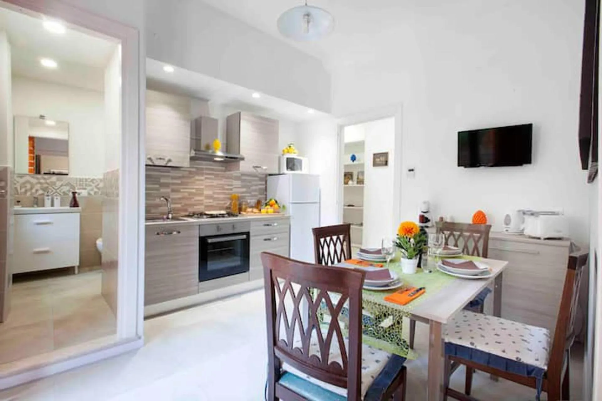 Kitchen or kitchenette in Sorrento Mahal Kita Lovely 6-Bed in Sorrento