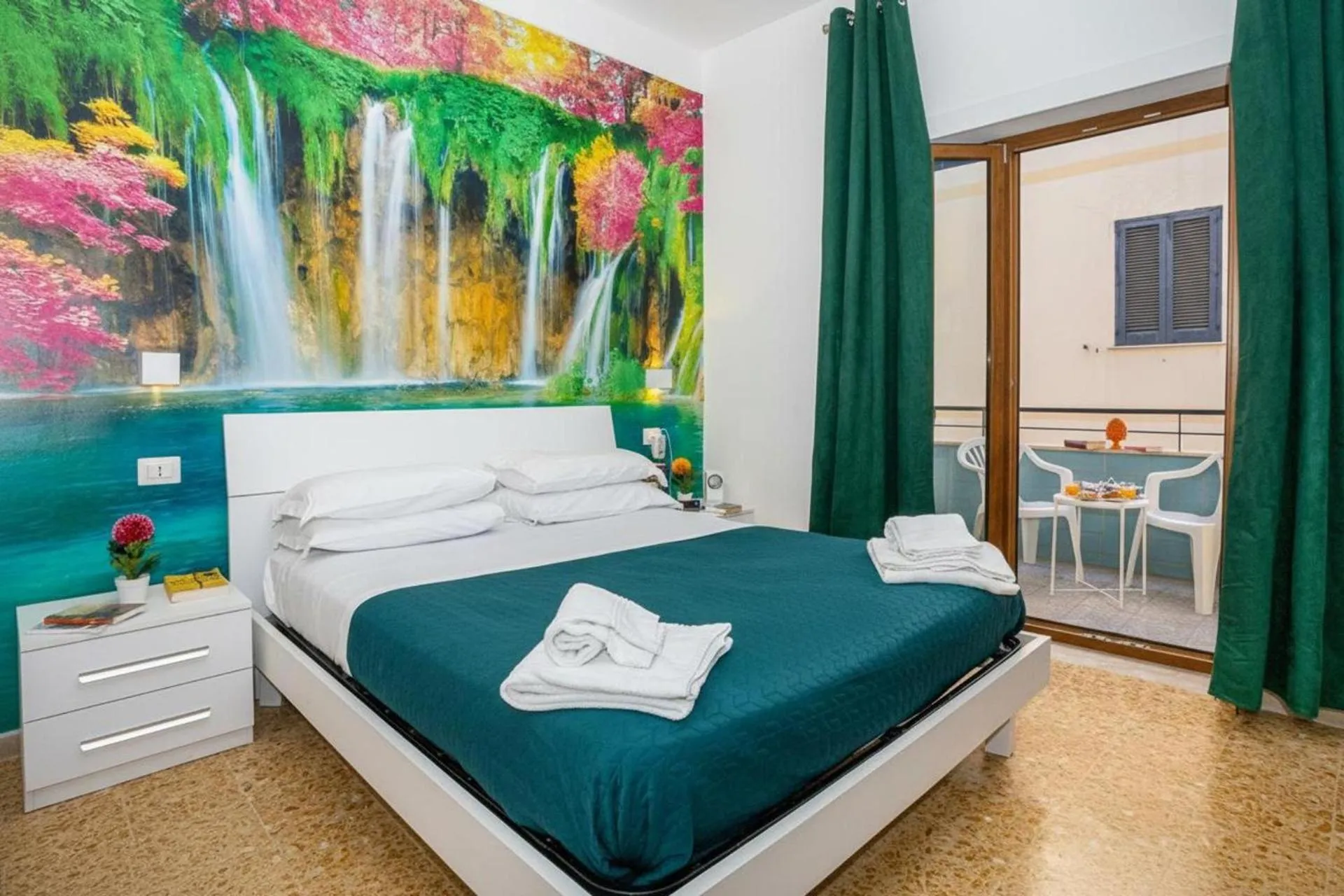 Bed in Sorrento Mahal Kita Lovely 6-Bed in Sorrento